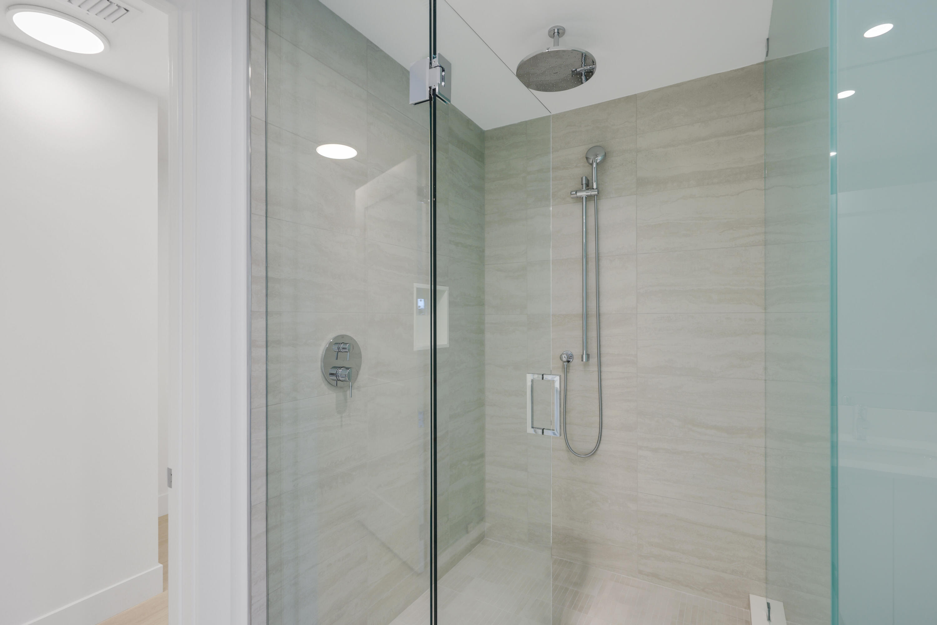 151 N Seabreeze Boulevard 903 Property Photo 17