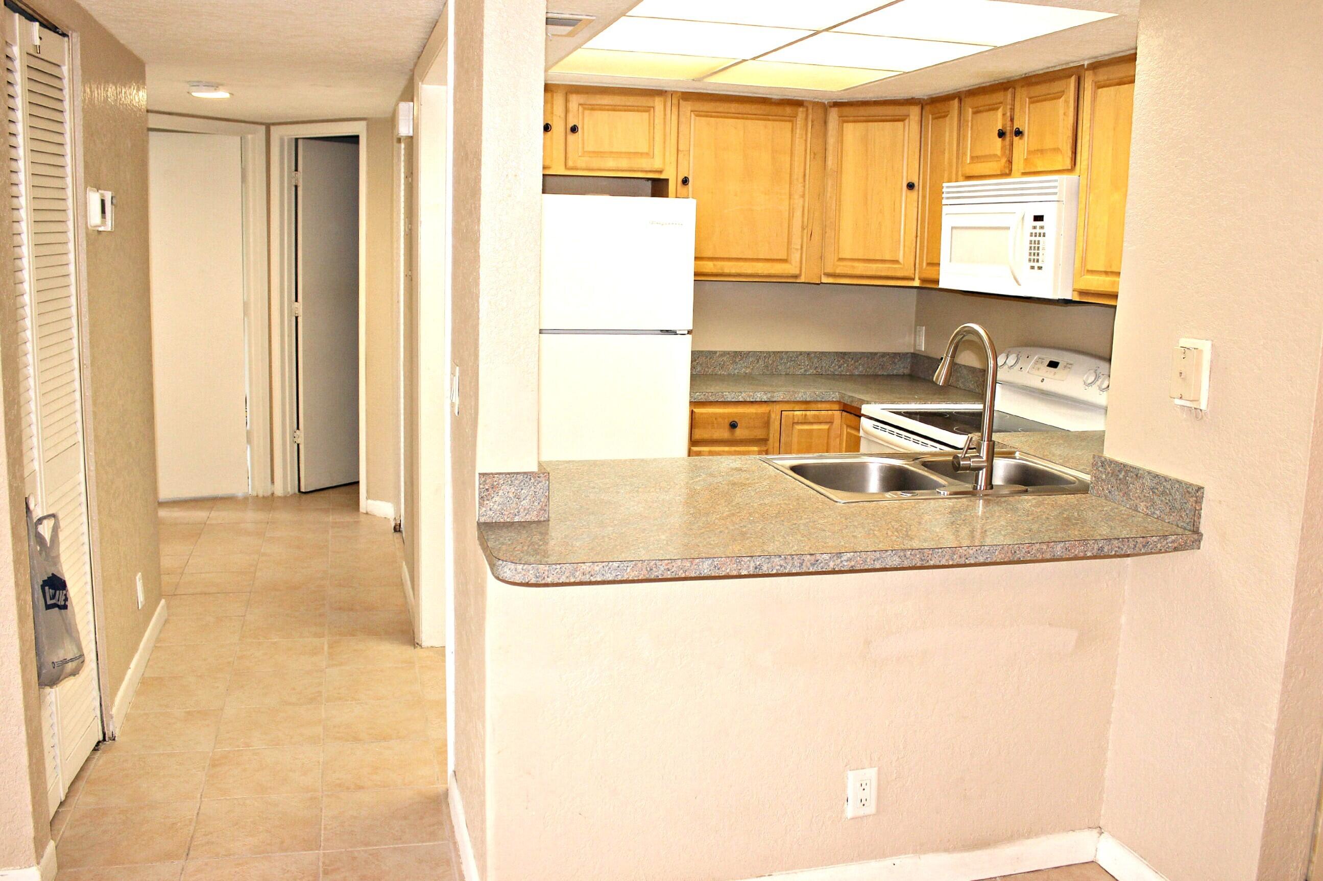 1500 Se Royal Green Circle 102 Property Photo 3