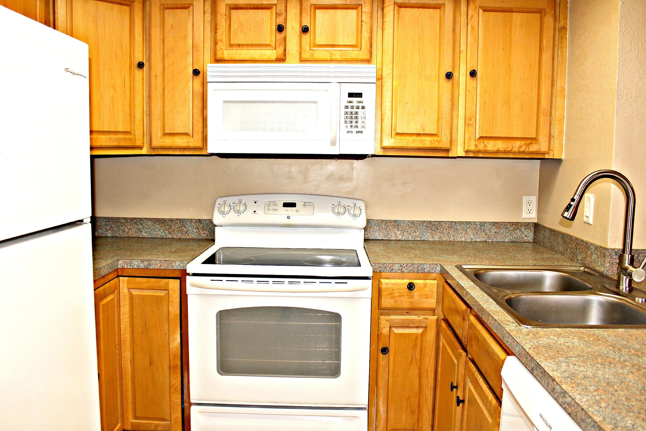 1500 Se Royal Green Circle 102 Property Photo 4