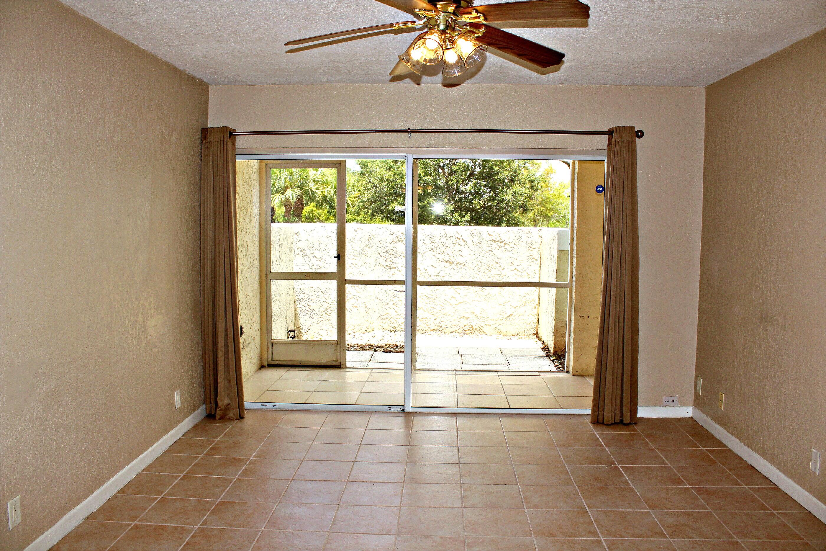 1500 Se Royal Green Circle 102 Property Photo 7