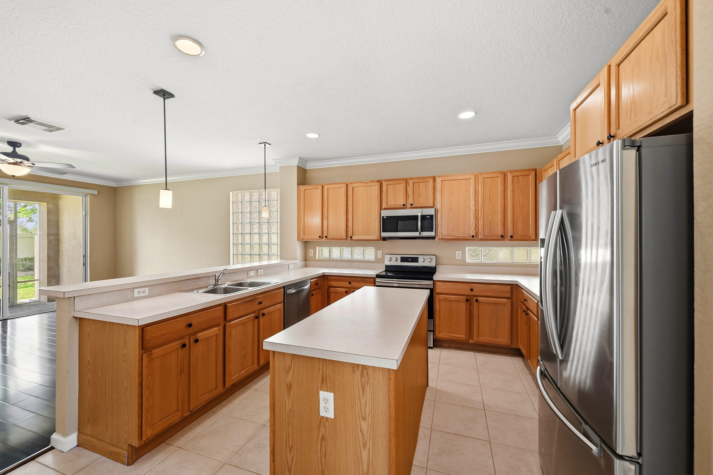 421 Gazetta Way Property Photo 11