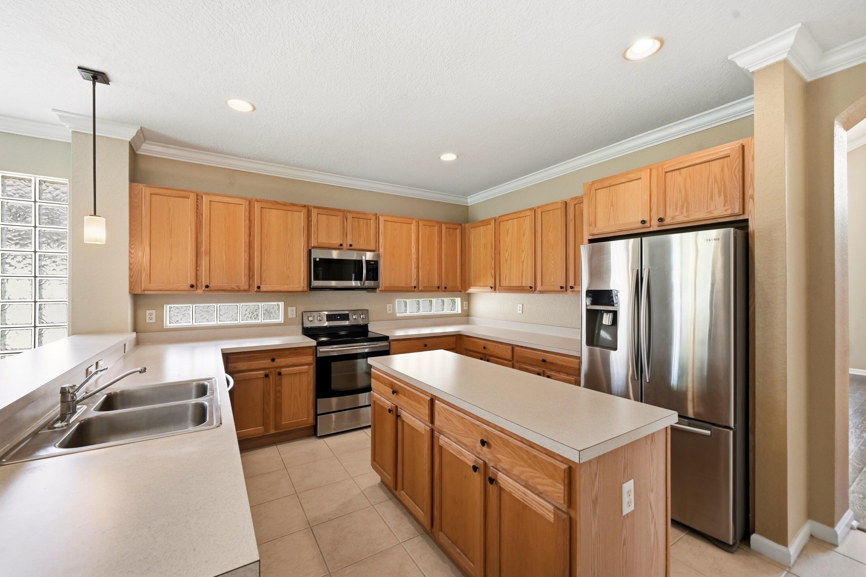 421 Gazetta Way Property Photo 29