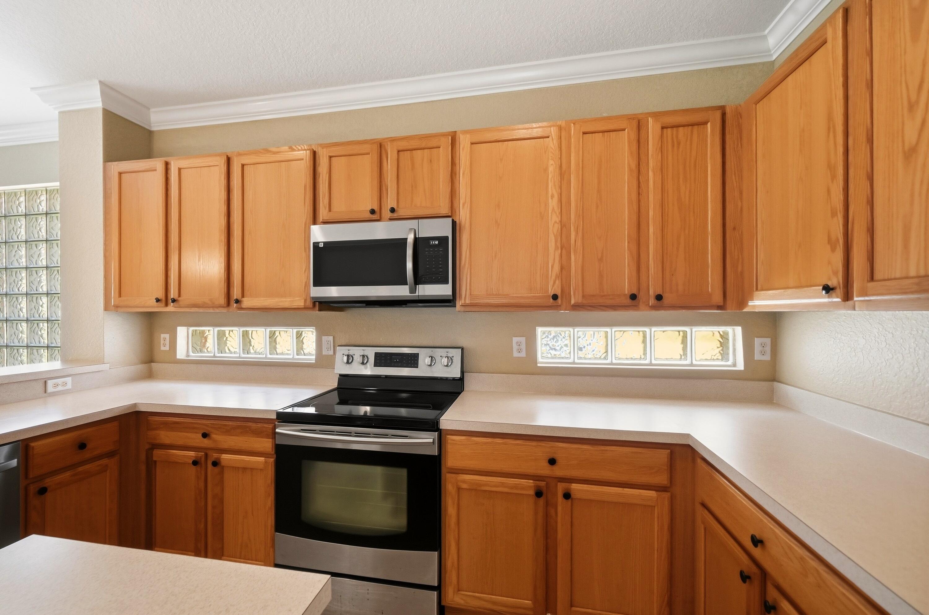 421 Gazetta Way Property Photo 31