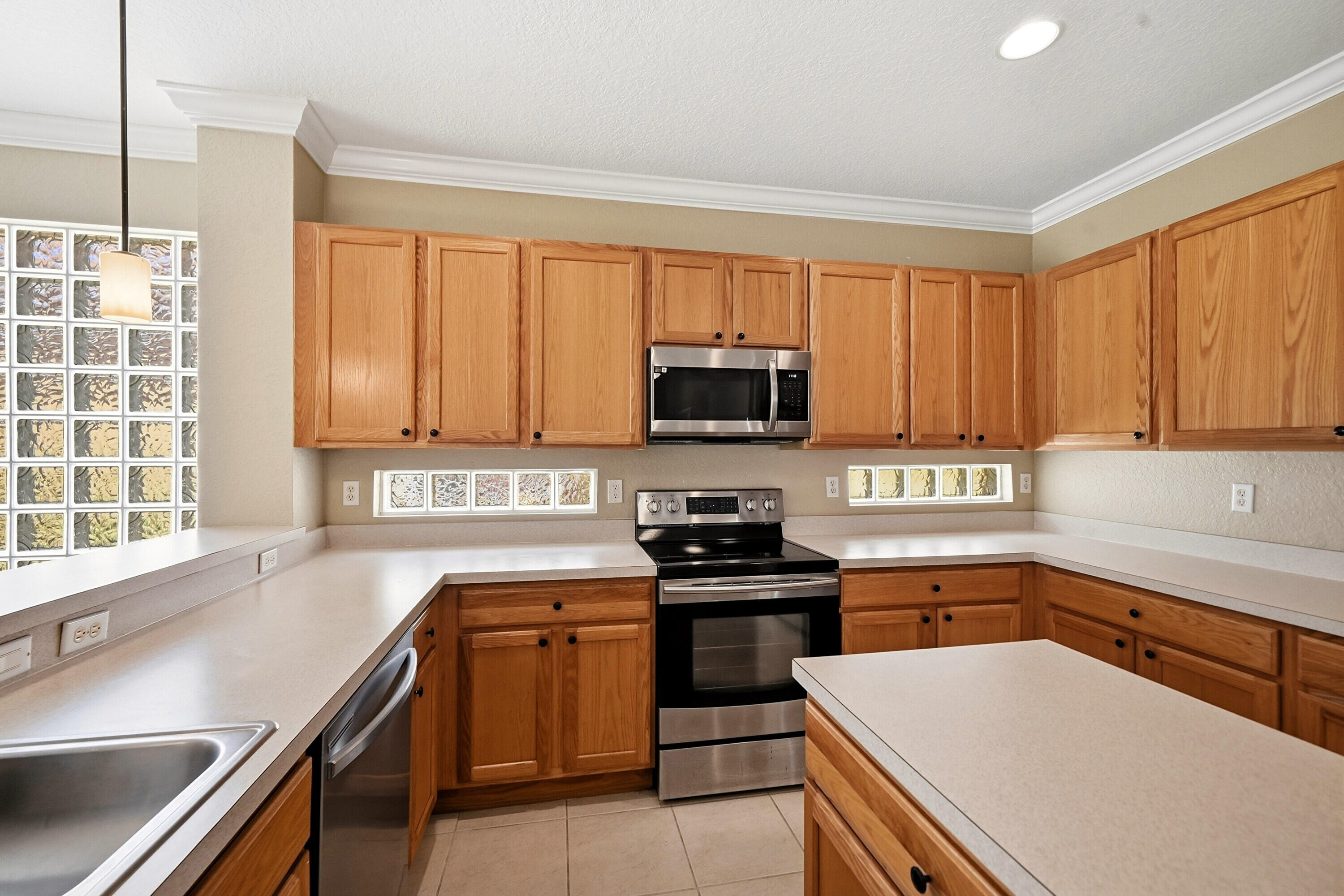 421 Gazetta Way Property Photo 32