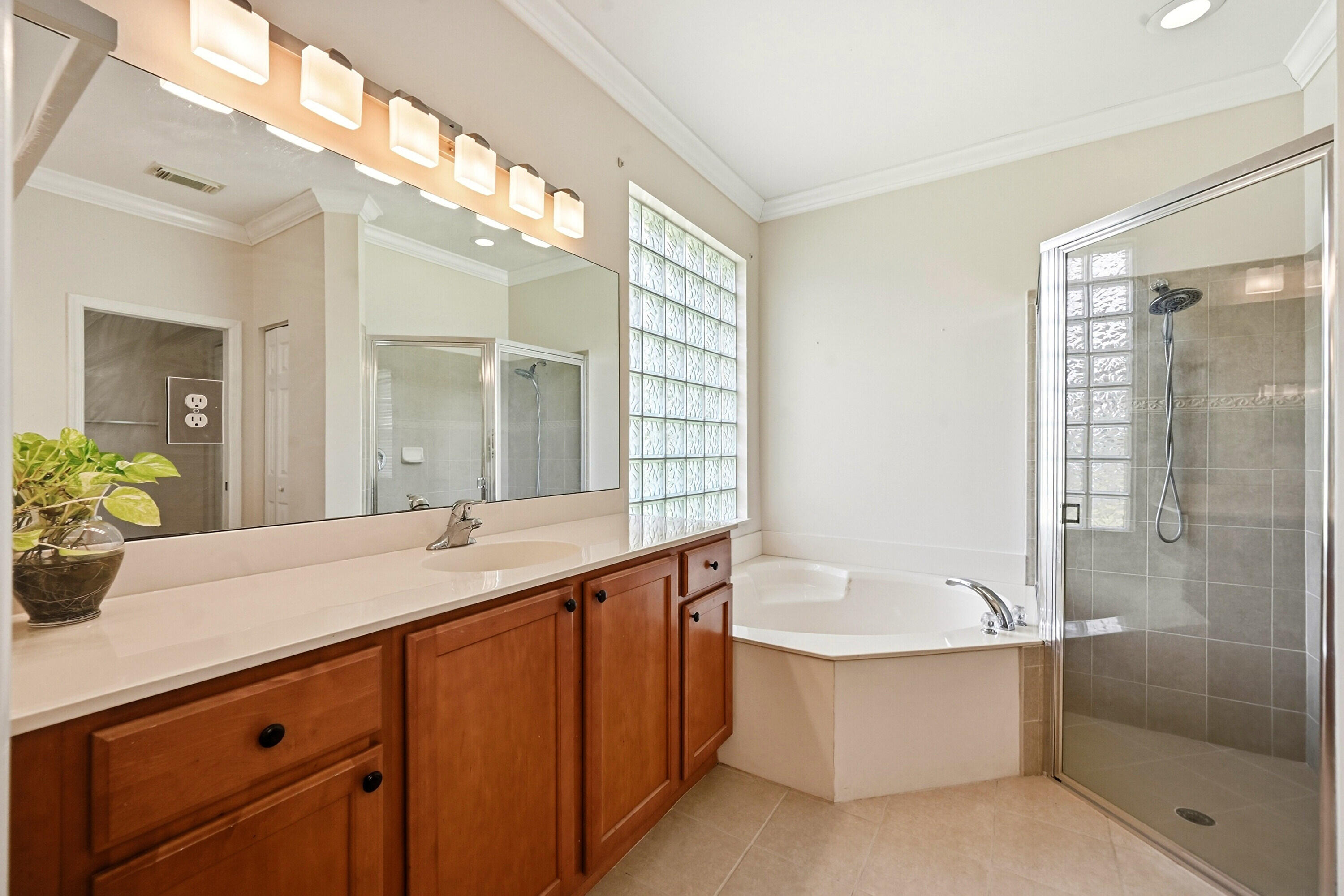 421 Gazetta Way Property Photo 45