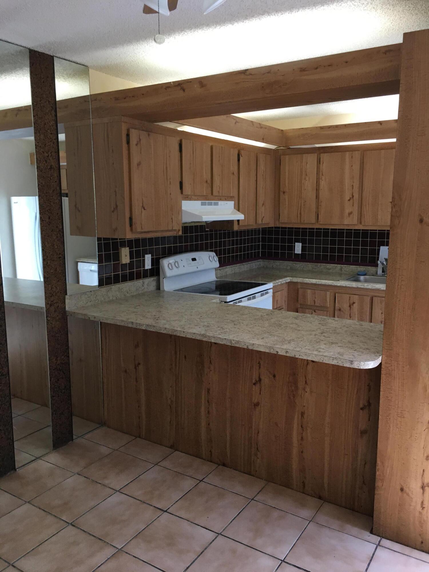 2233 White Pine Circle D Property Photo 5