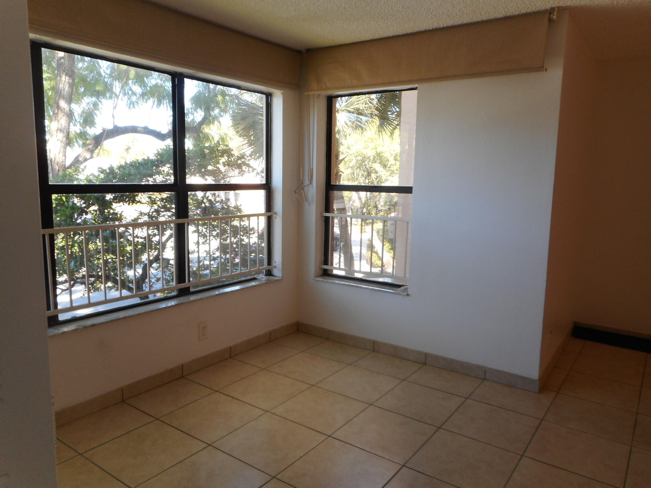 2900 S University Drive 9210 Property Photo 4