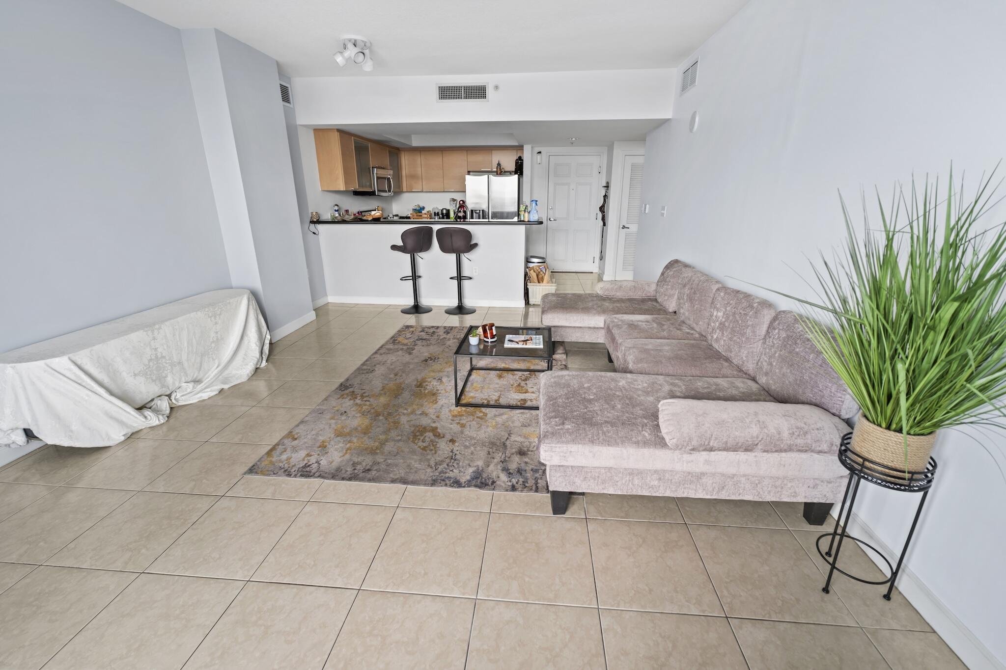 140 S Dixie Highway 813 Property Photo 2