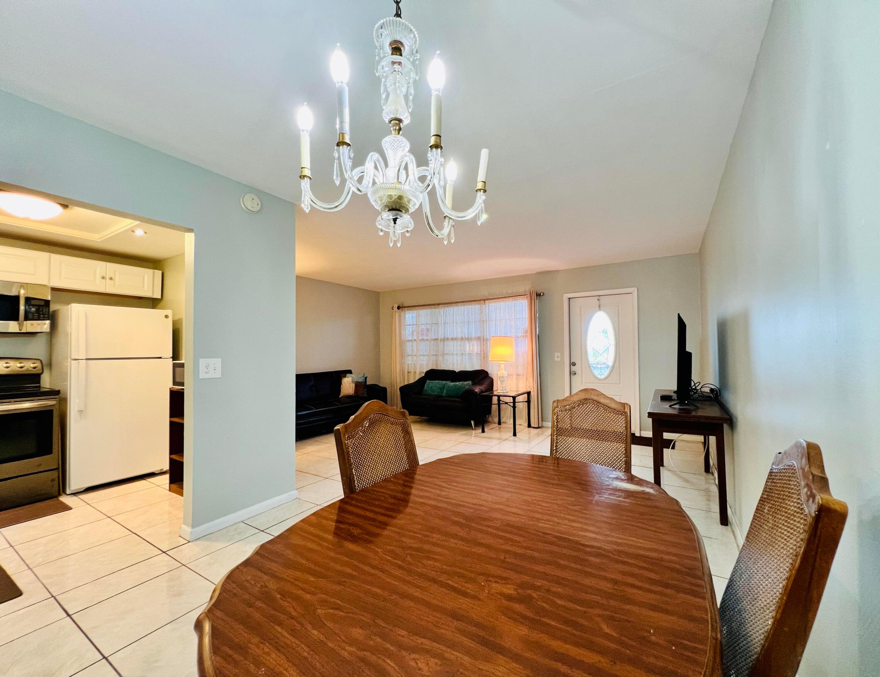 330 Southampton B Property Photo 1
