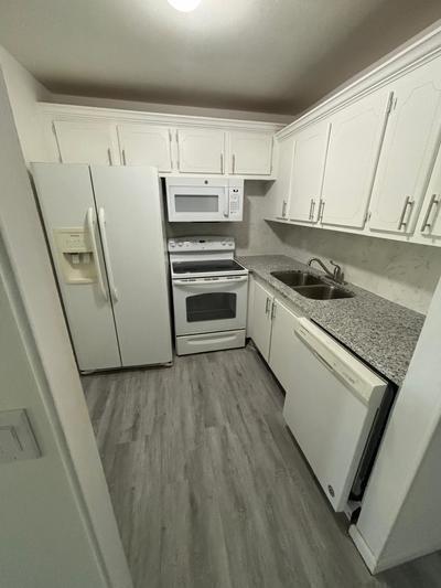 244 Windsor K Property Photo 1