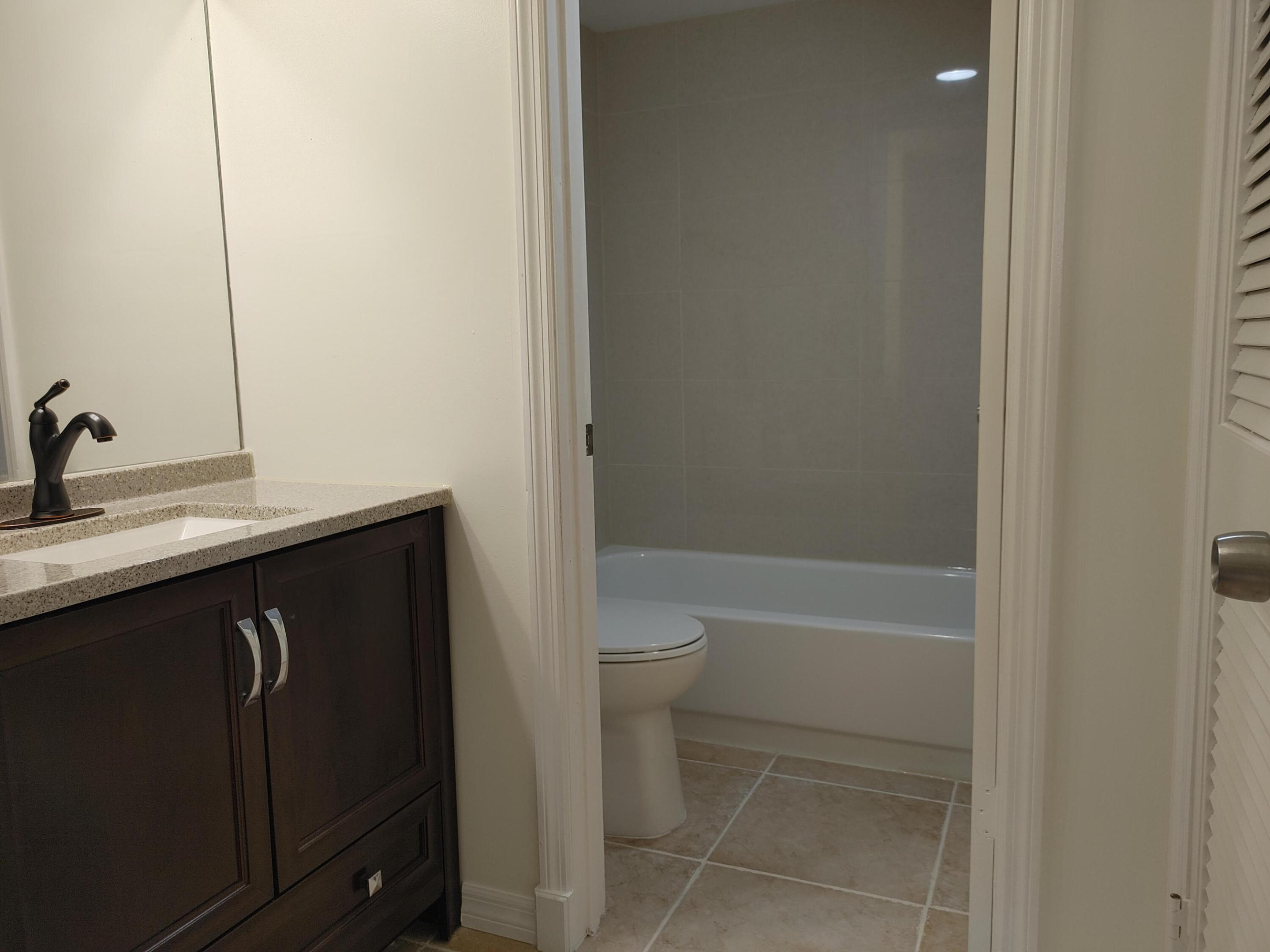 801 Se Central Parkway 7 Property Photo 17