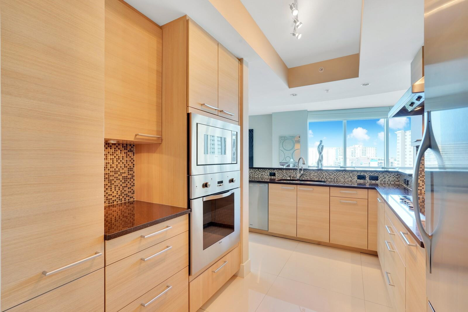1 N Ocean Boulevard 607 Property Photo 18