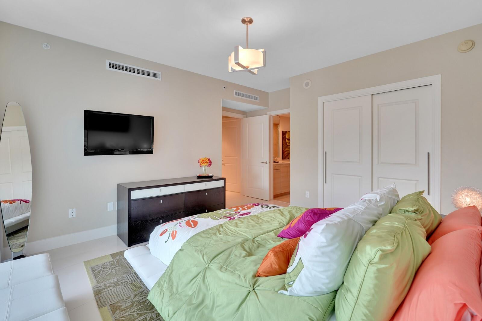 1 N Ocean Boulevard 607 Property Photo 33