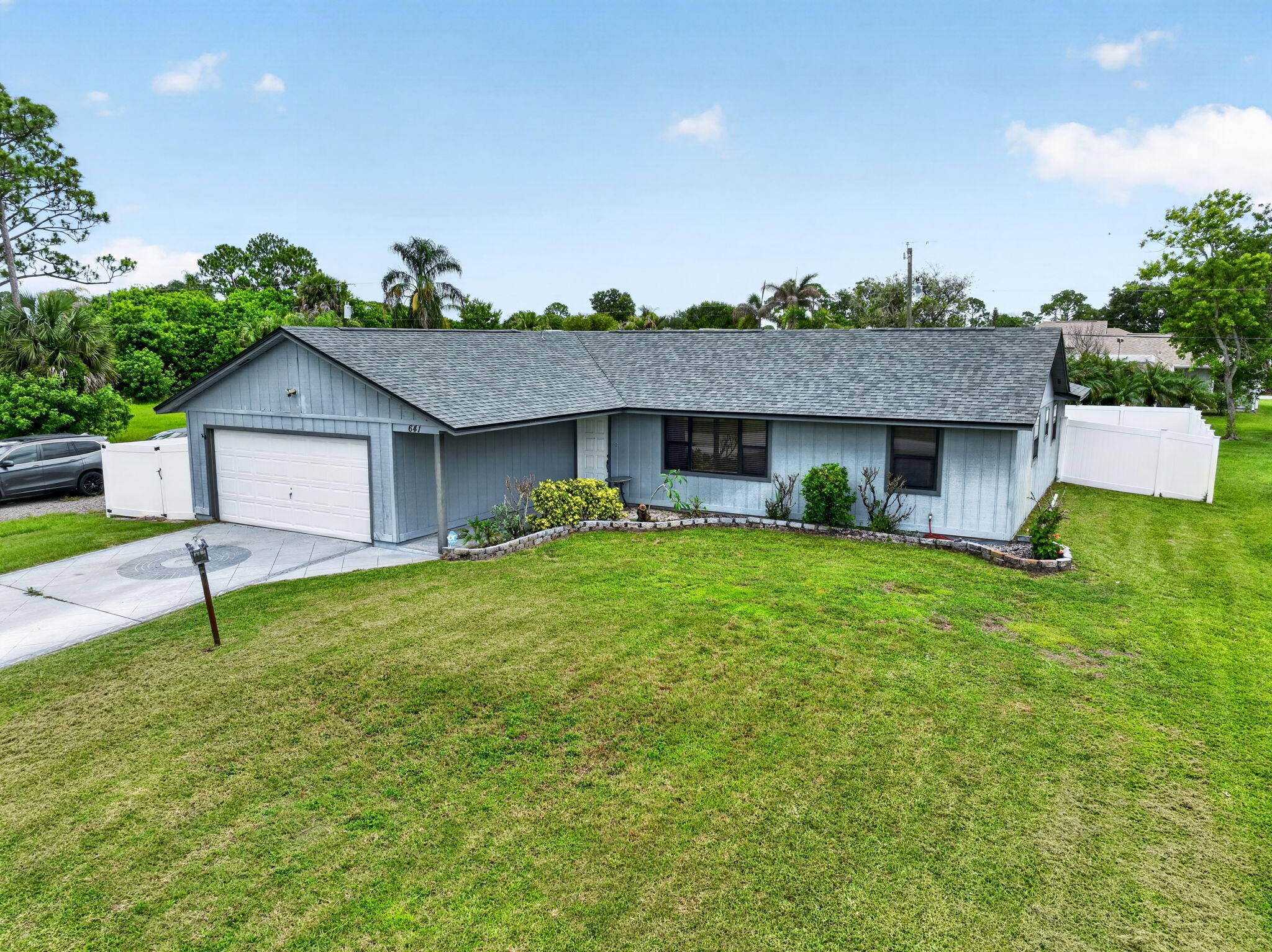 641 Se Streamlet Avenue Property Photo 1