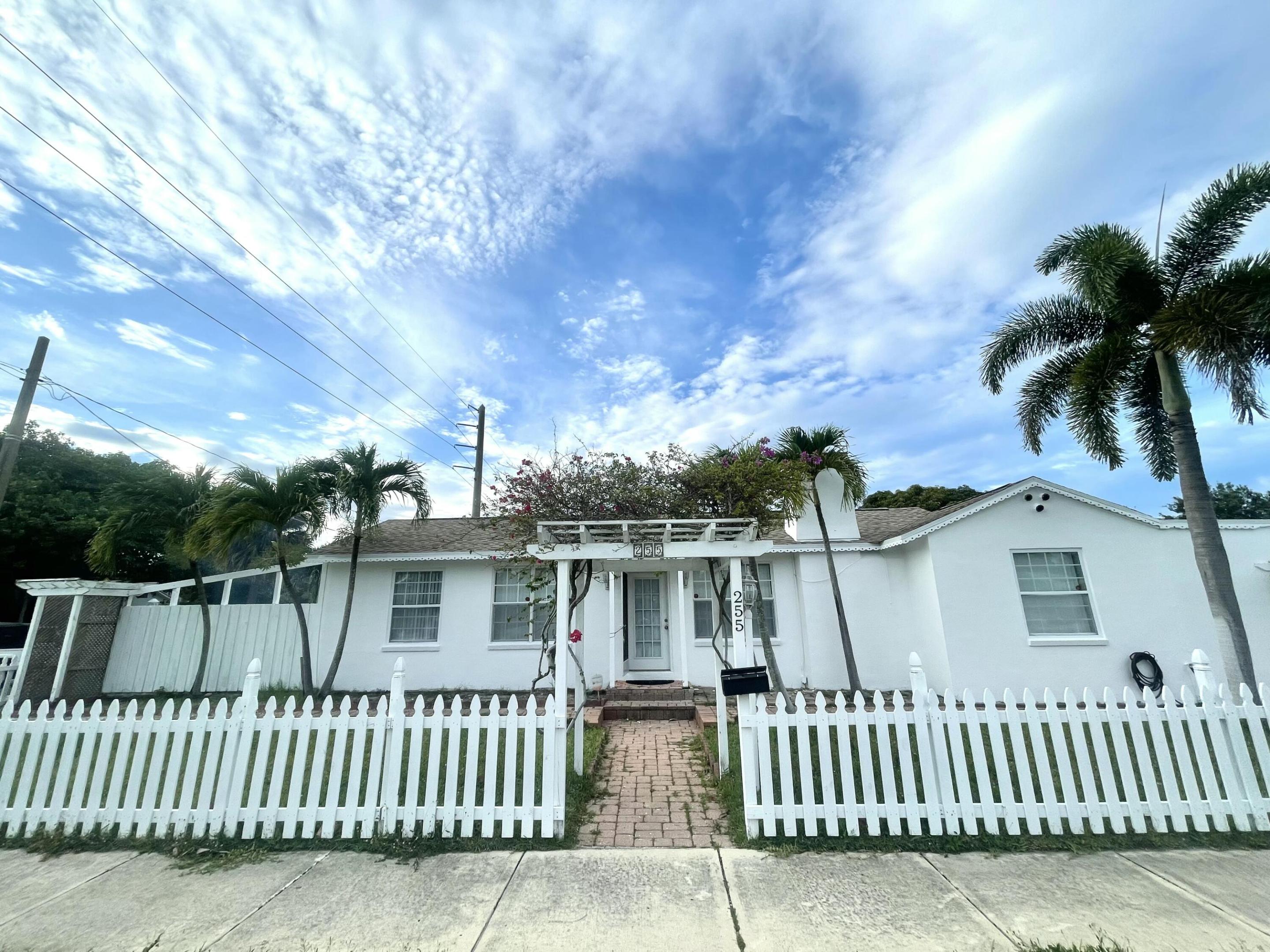 255 Foresteria Drive Property Photo 1
