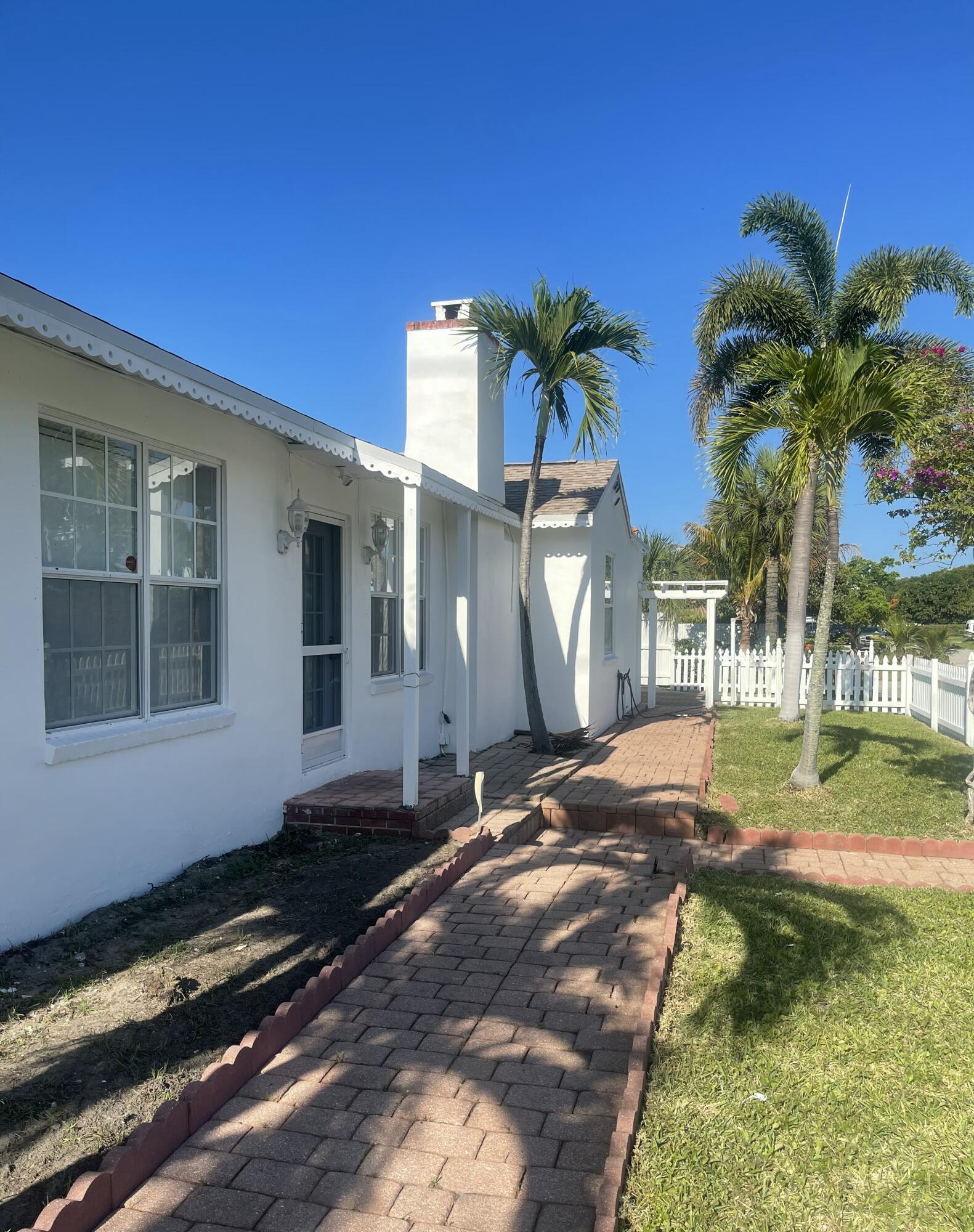 255 Foresteria Drive Property Photo 2