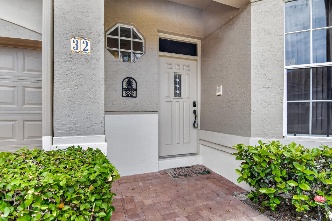 32 Monterey Pointe Drive Property Photo 7