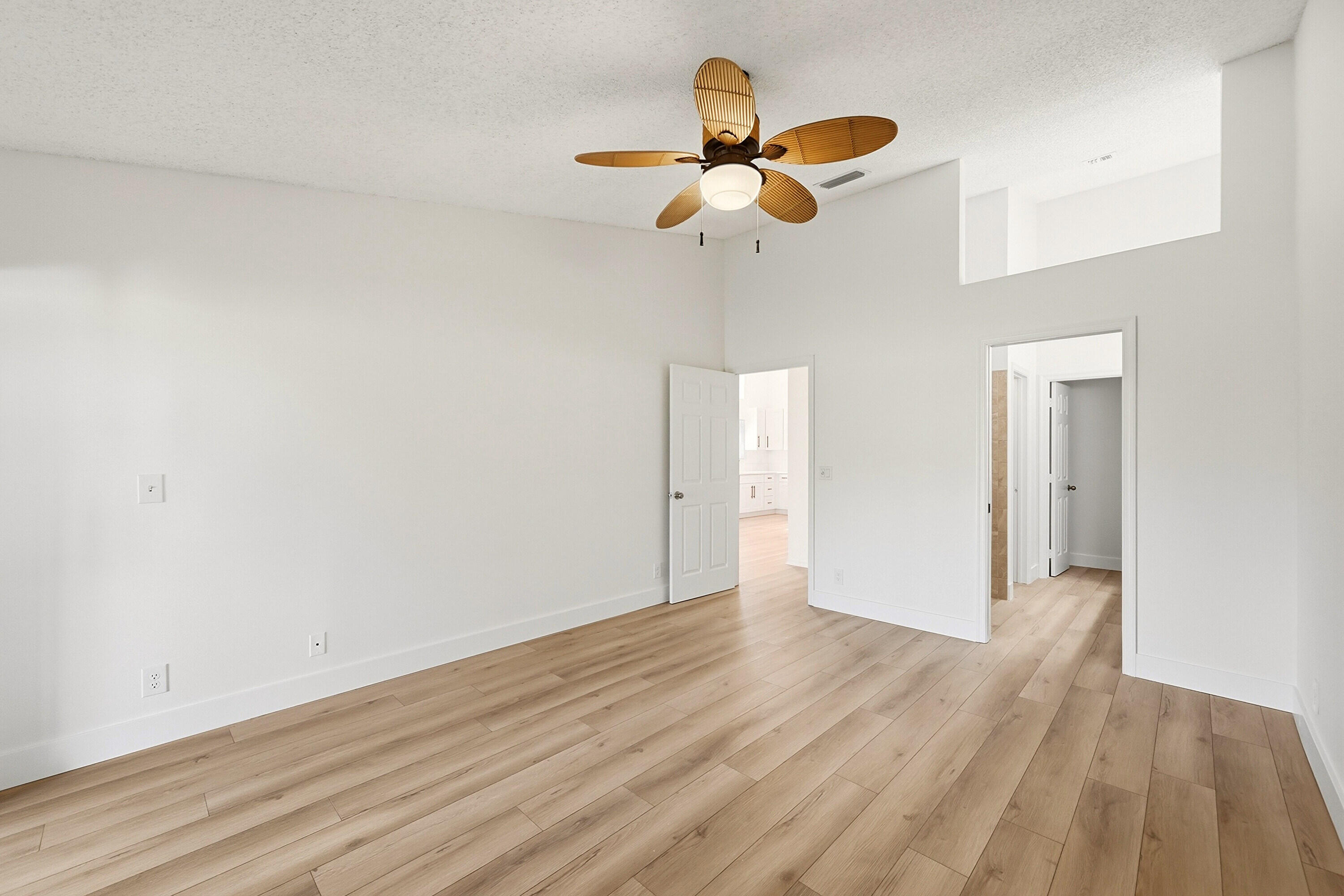 7618 S Pinewalk Dr S 132 Property Photo 11