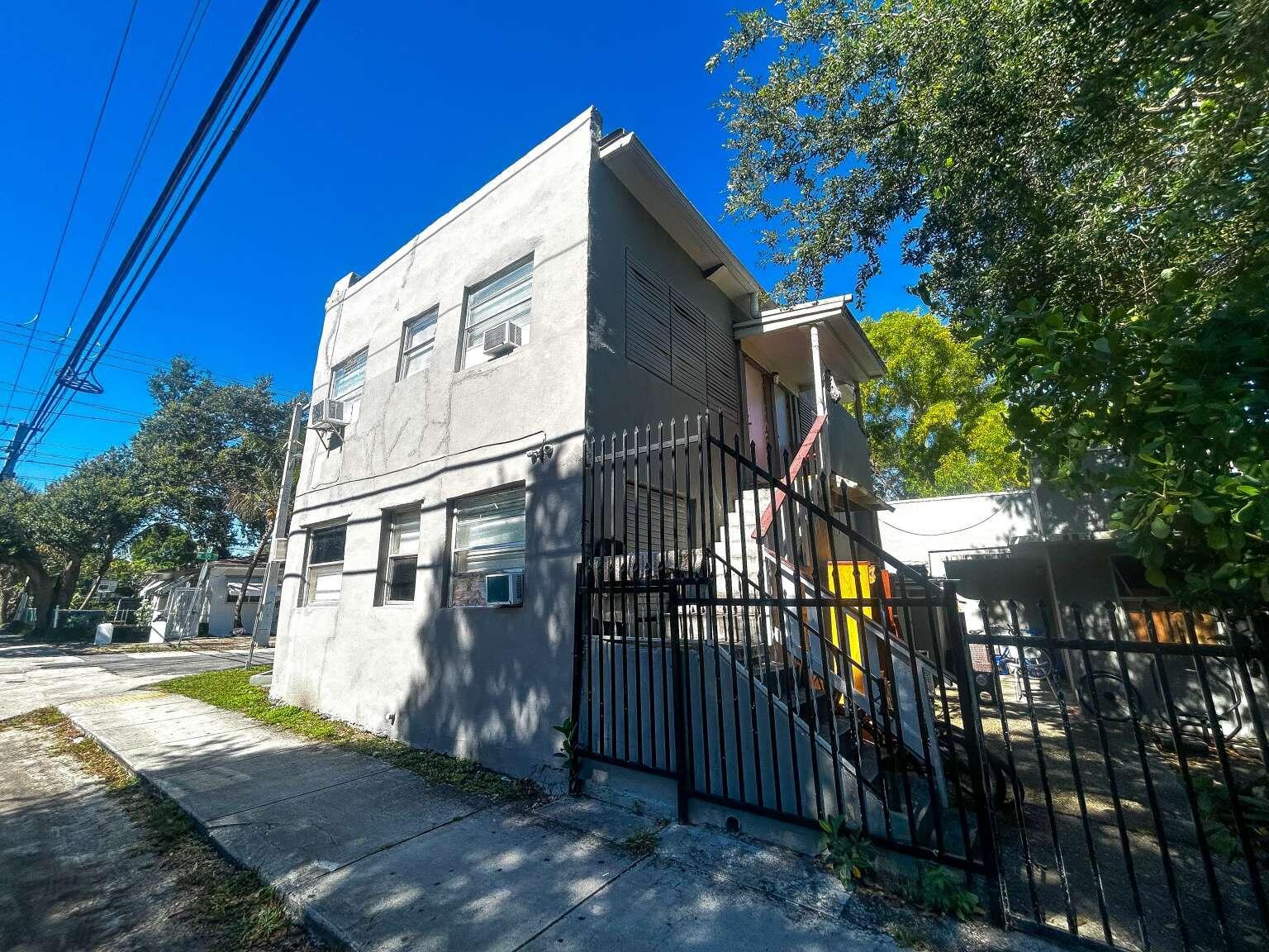 295 Ne 55th Street Property Photo 10