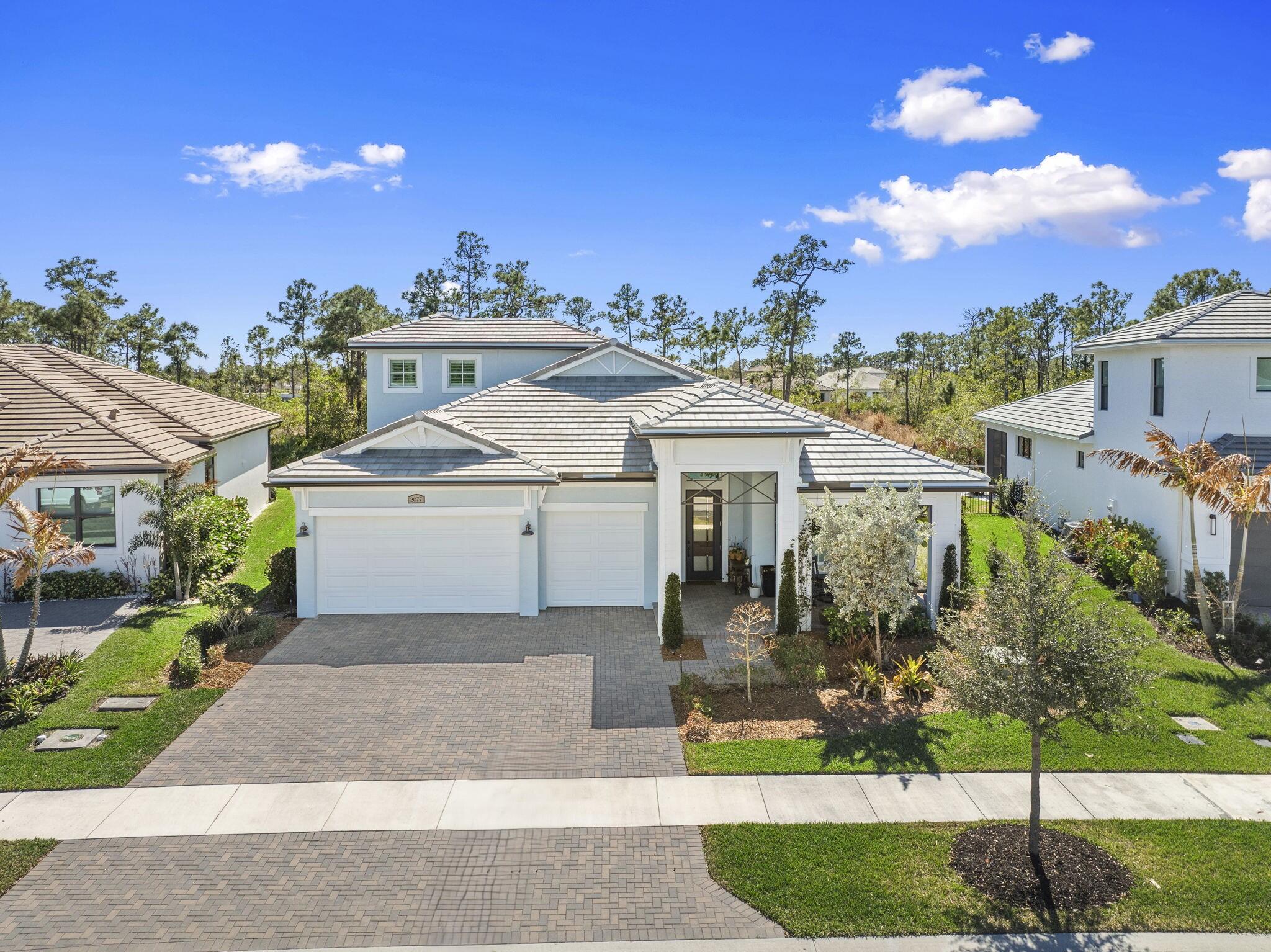 2077 SE Mosaic Boulevard Property Photo 1