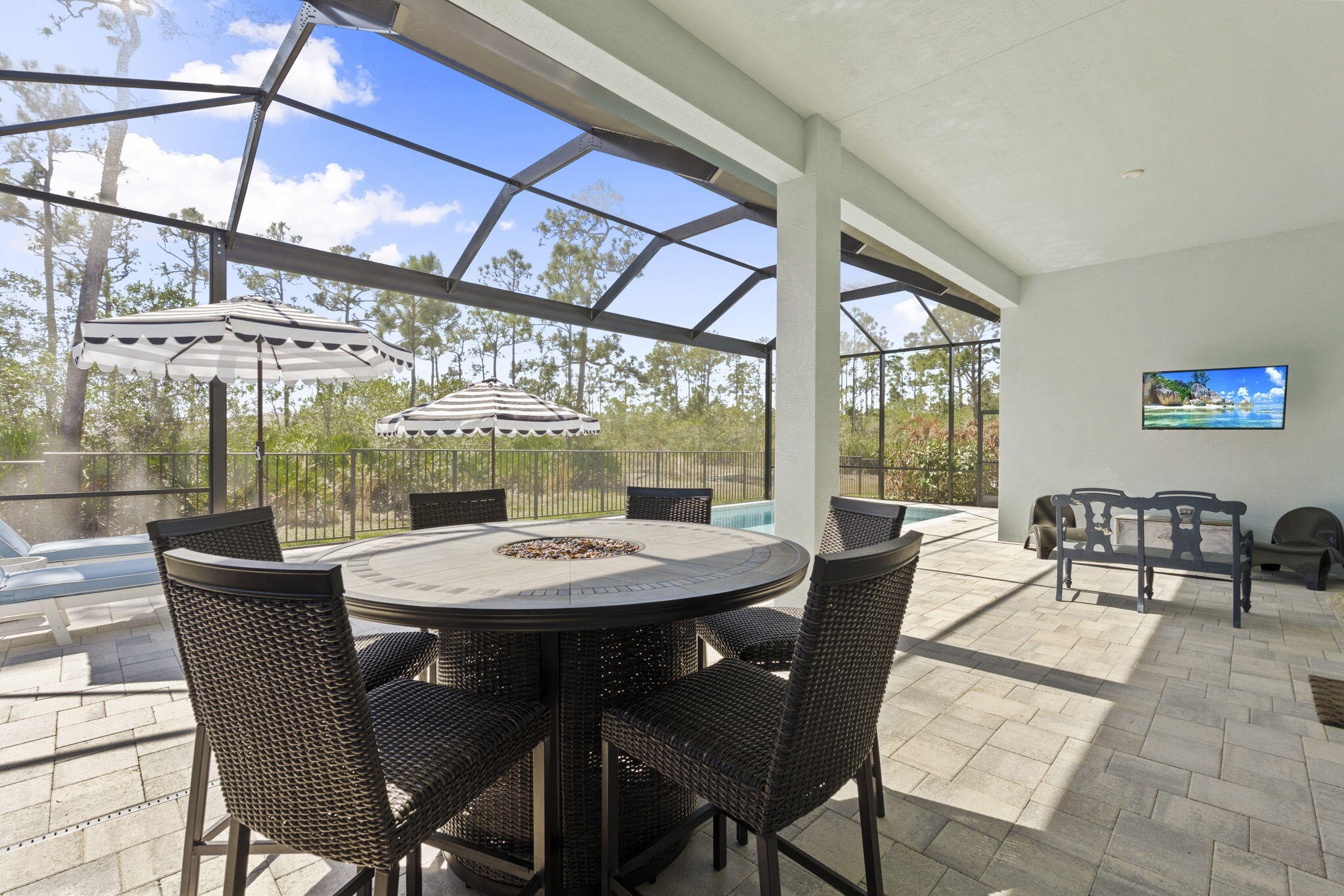 2077 Se Mosaic Boulevard Property Photo 4