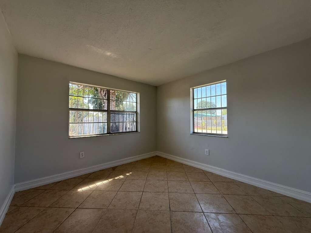 516 Nw 179th Street Property Photo 8