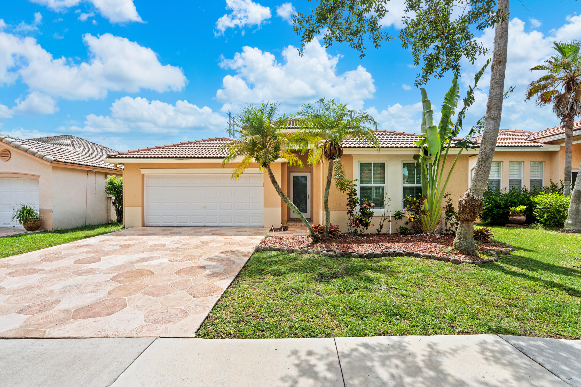 376 E Royal Cove Circle Property Photo 3