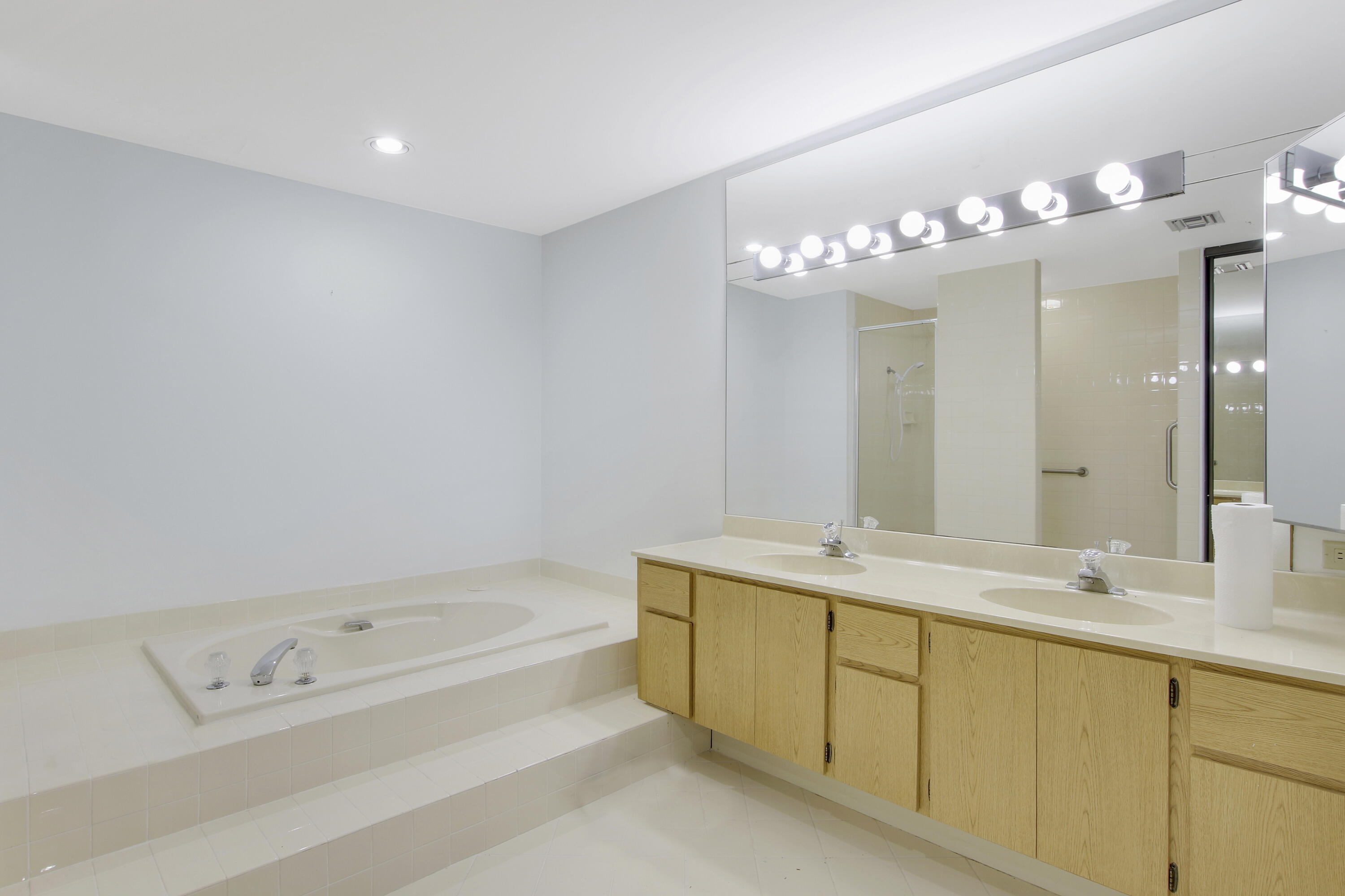 111 Seashore Drive Property Photo 14