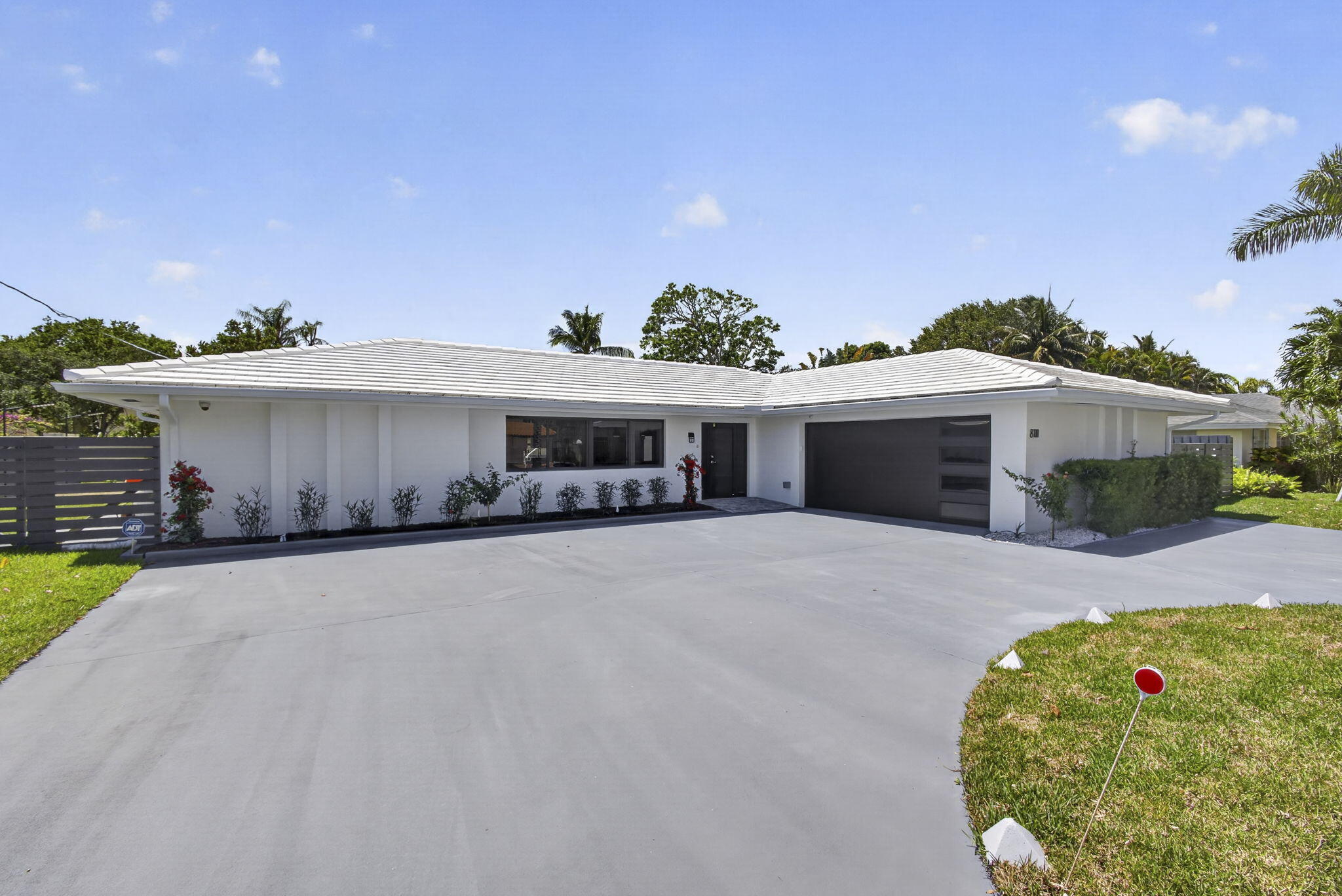 8111 W Lake Drive Property Photo 4