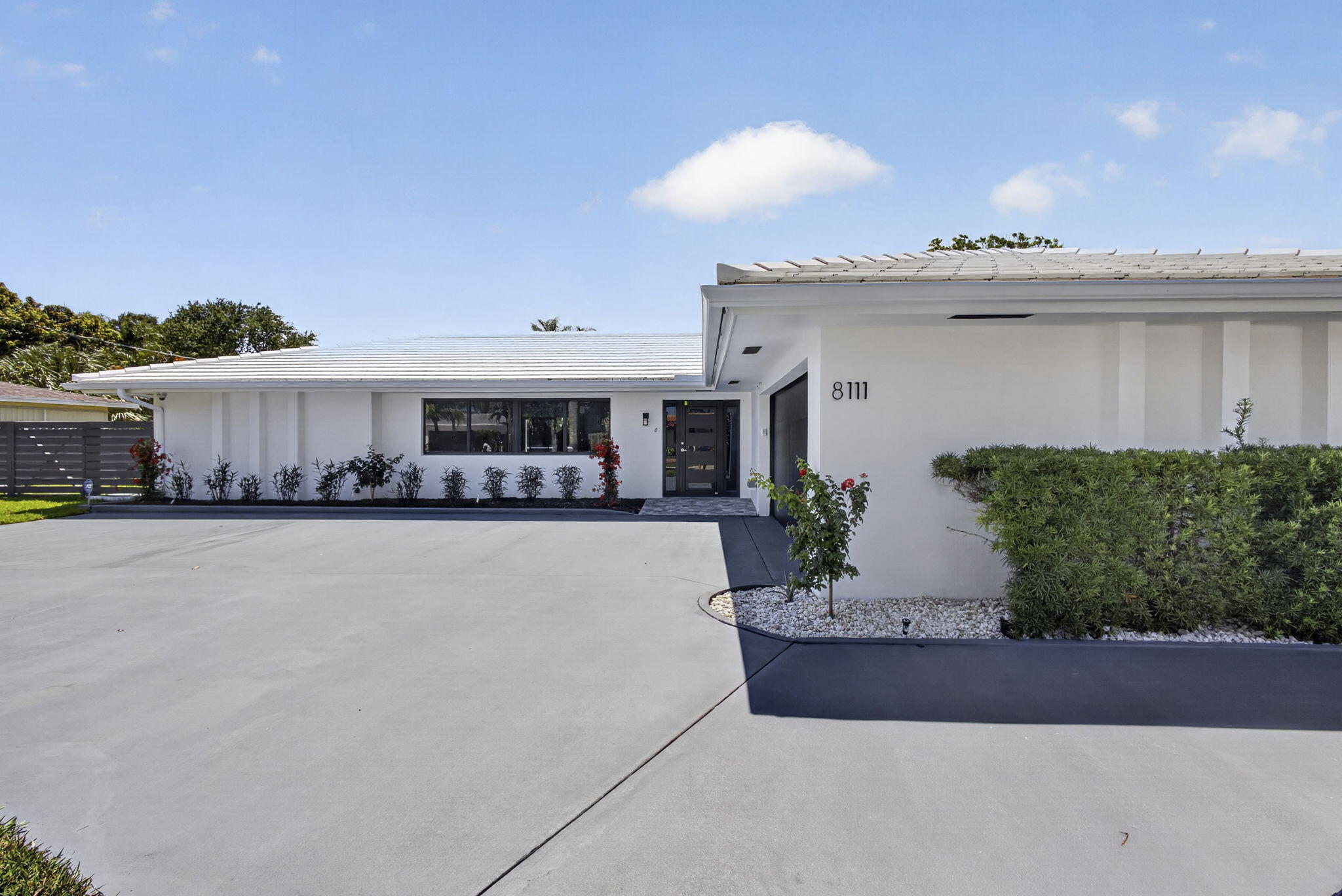 8111 W Lake Drive Property Photo 6