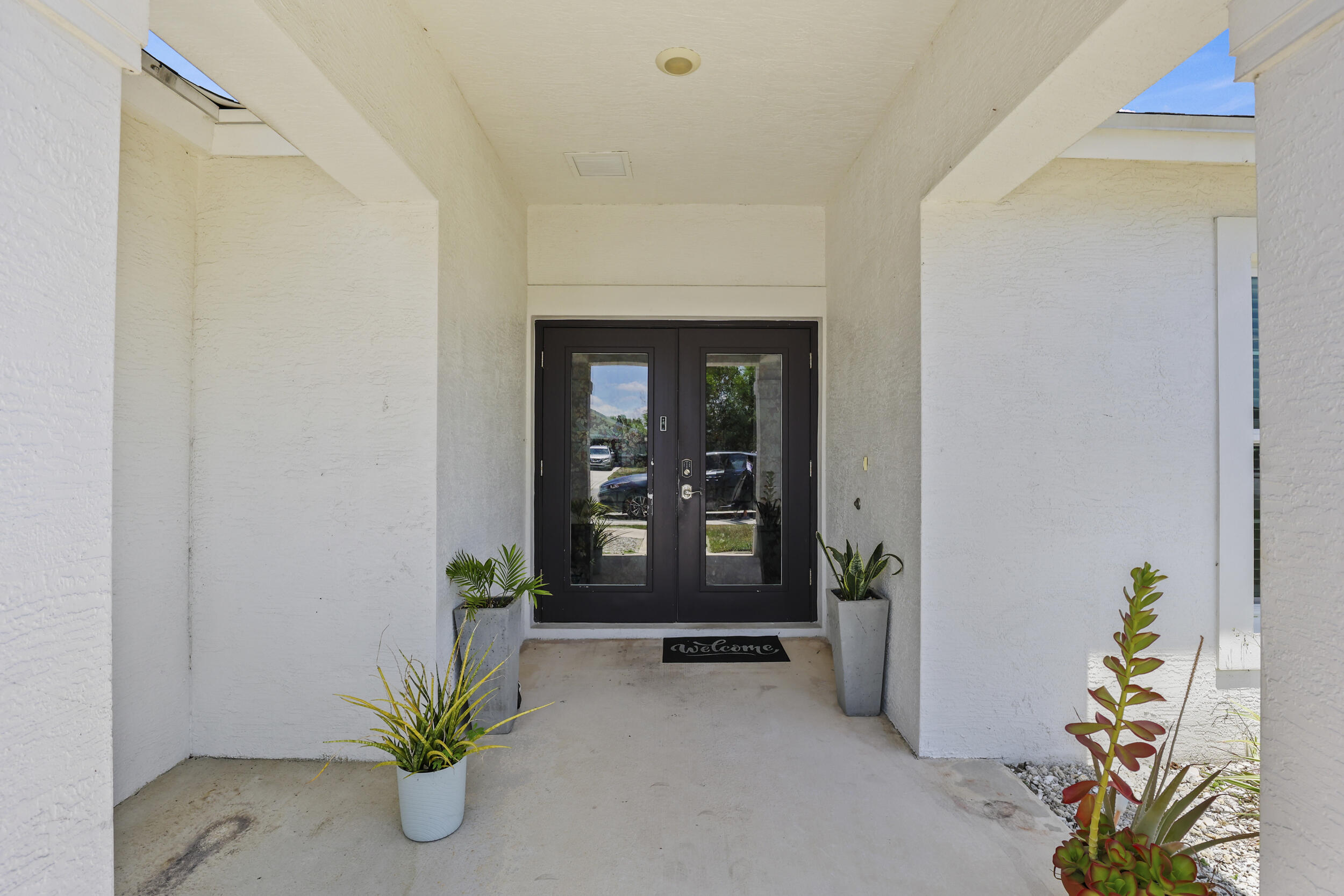 1049 Sw Paar Drive Property Photo 6