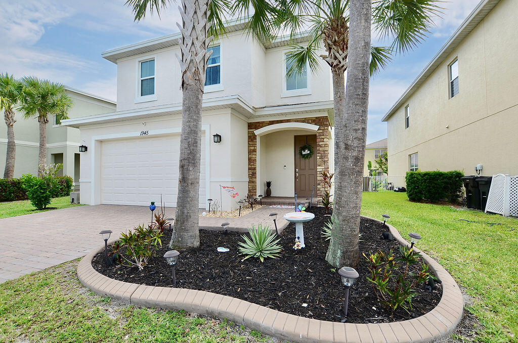 1945 Nw Cataluna Circle Property Photo 3
