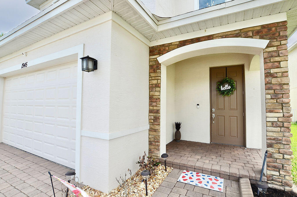 1945 Nw Cataluna Circle Property Photo 4