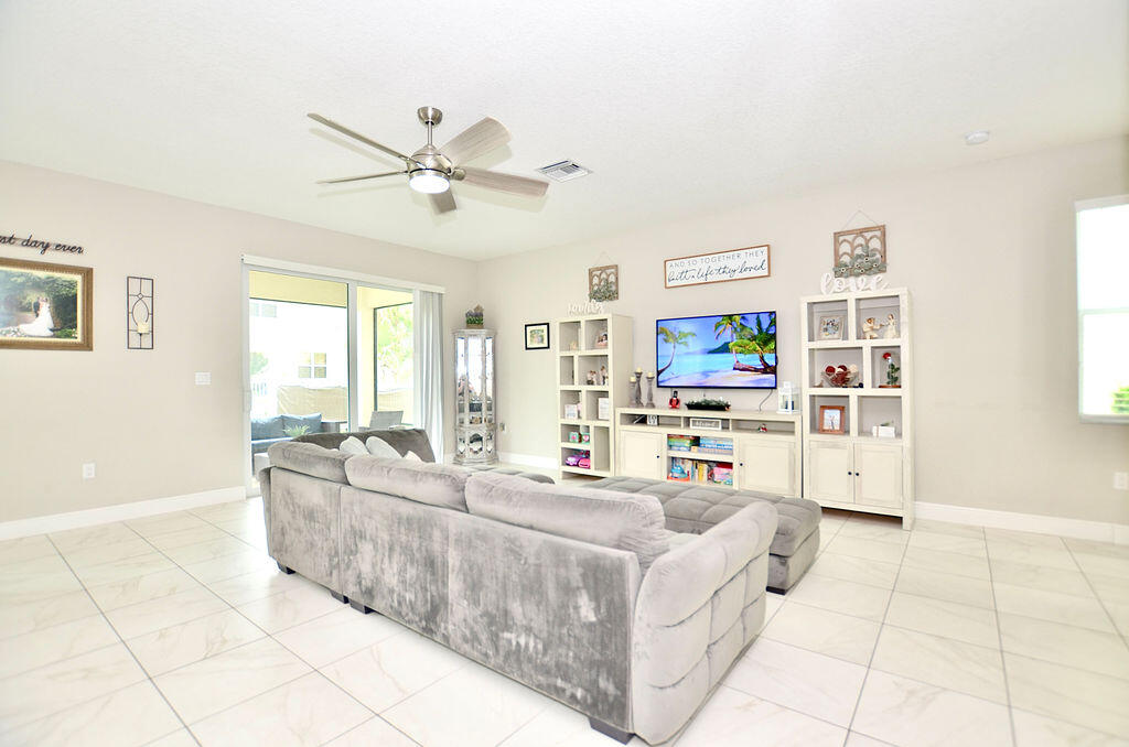 1945 Nw Cataluna Circle Property Photo 8