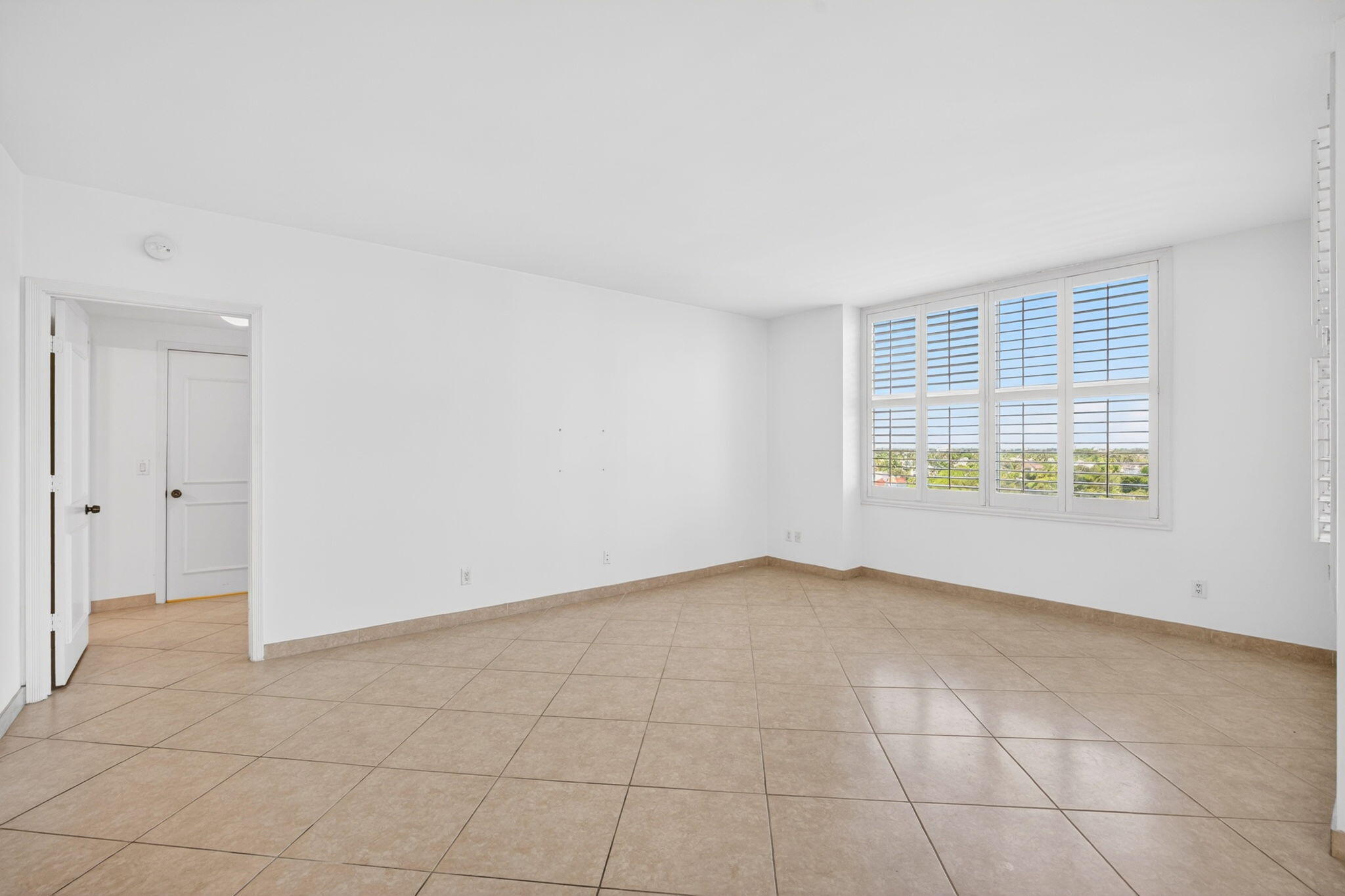 2100 N Ocean Boulevard 8b Property Photo 11