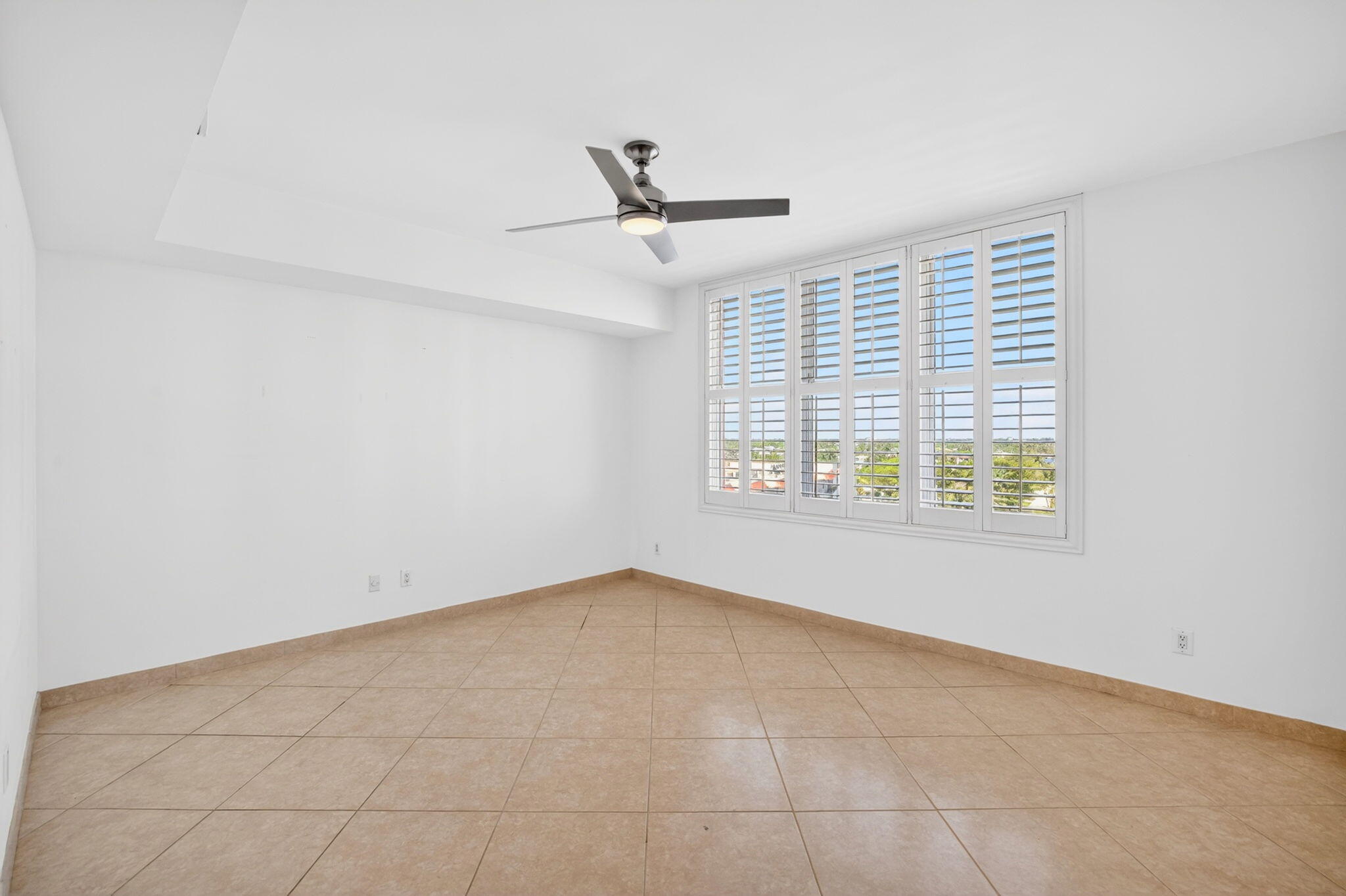 2100 N Ocean Boulevard 8b Property Photo 17