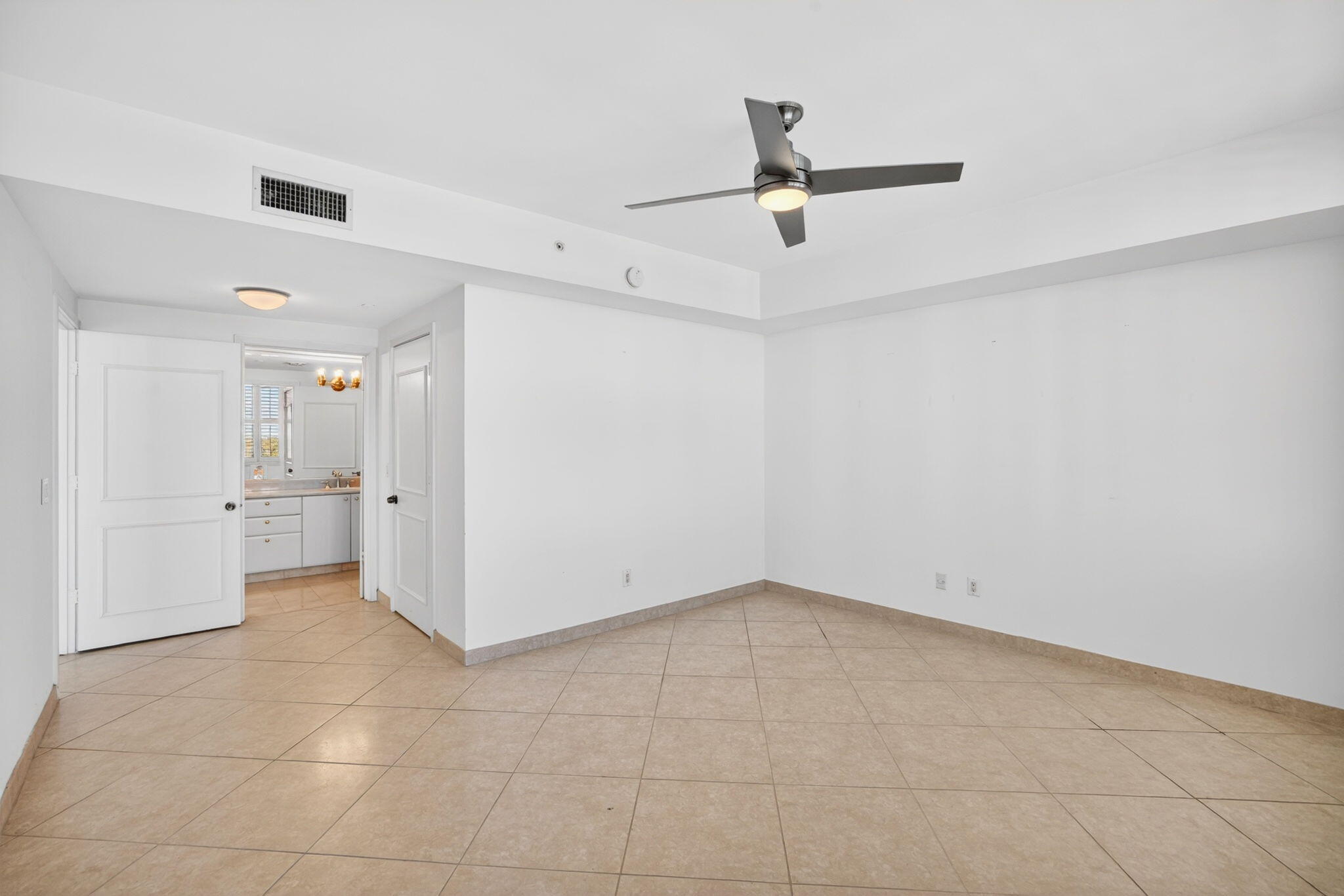 2100 N Ocean Boulevard 8b Property Photo 18