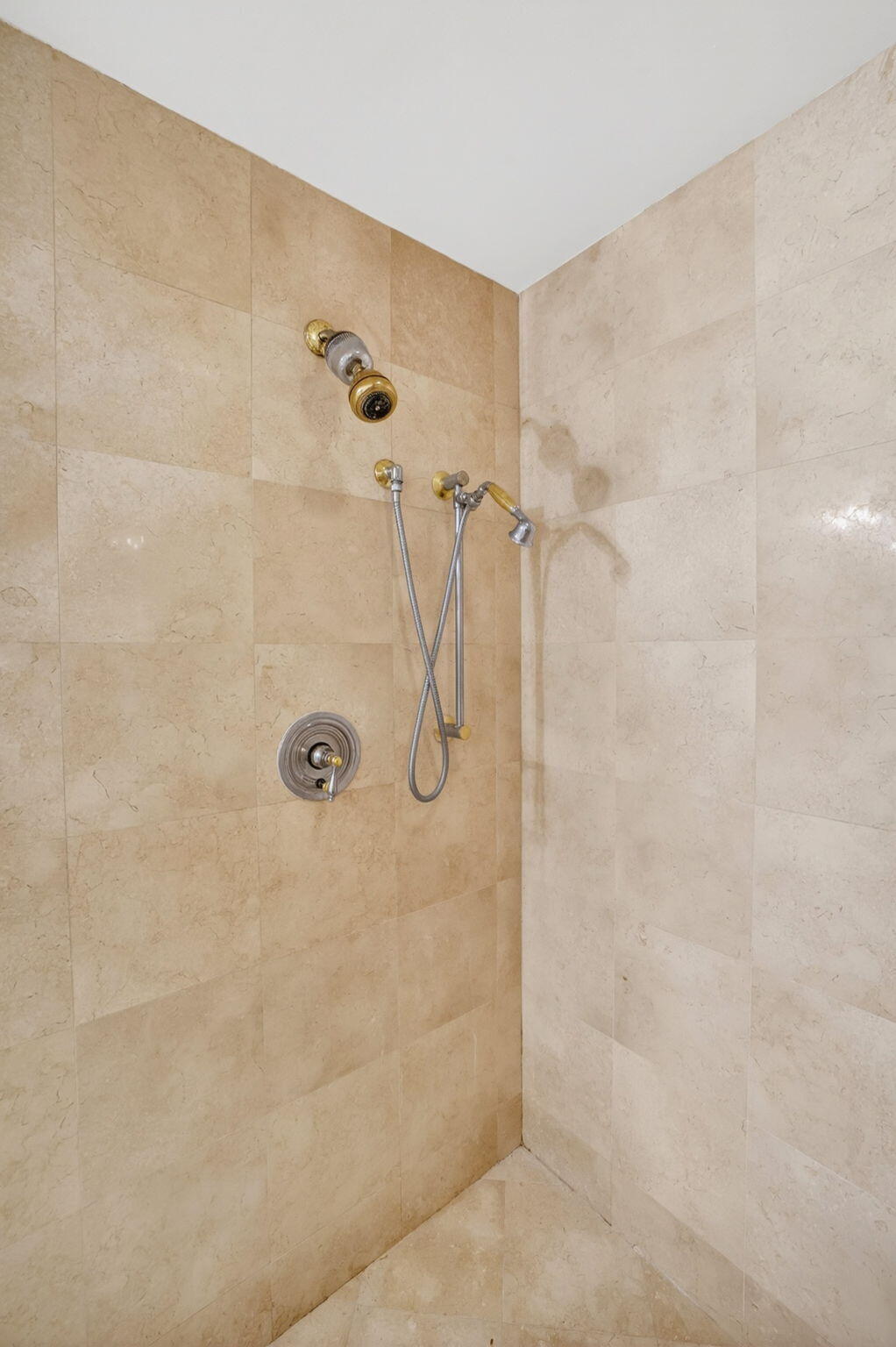 2100 N Ocean Boulevard 8b Property Photo 21