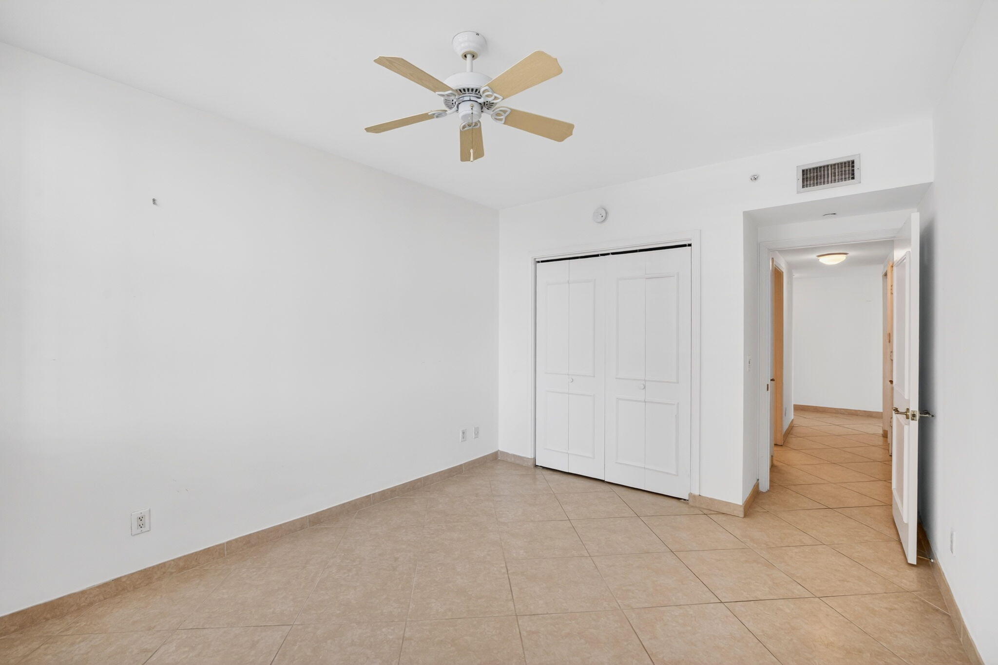 2100 N Ocean Boulevard 8b Property Photo 24