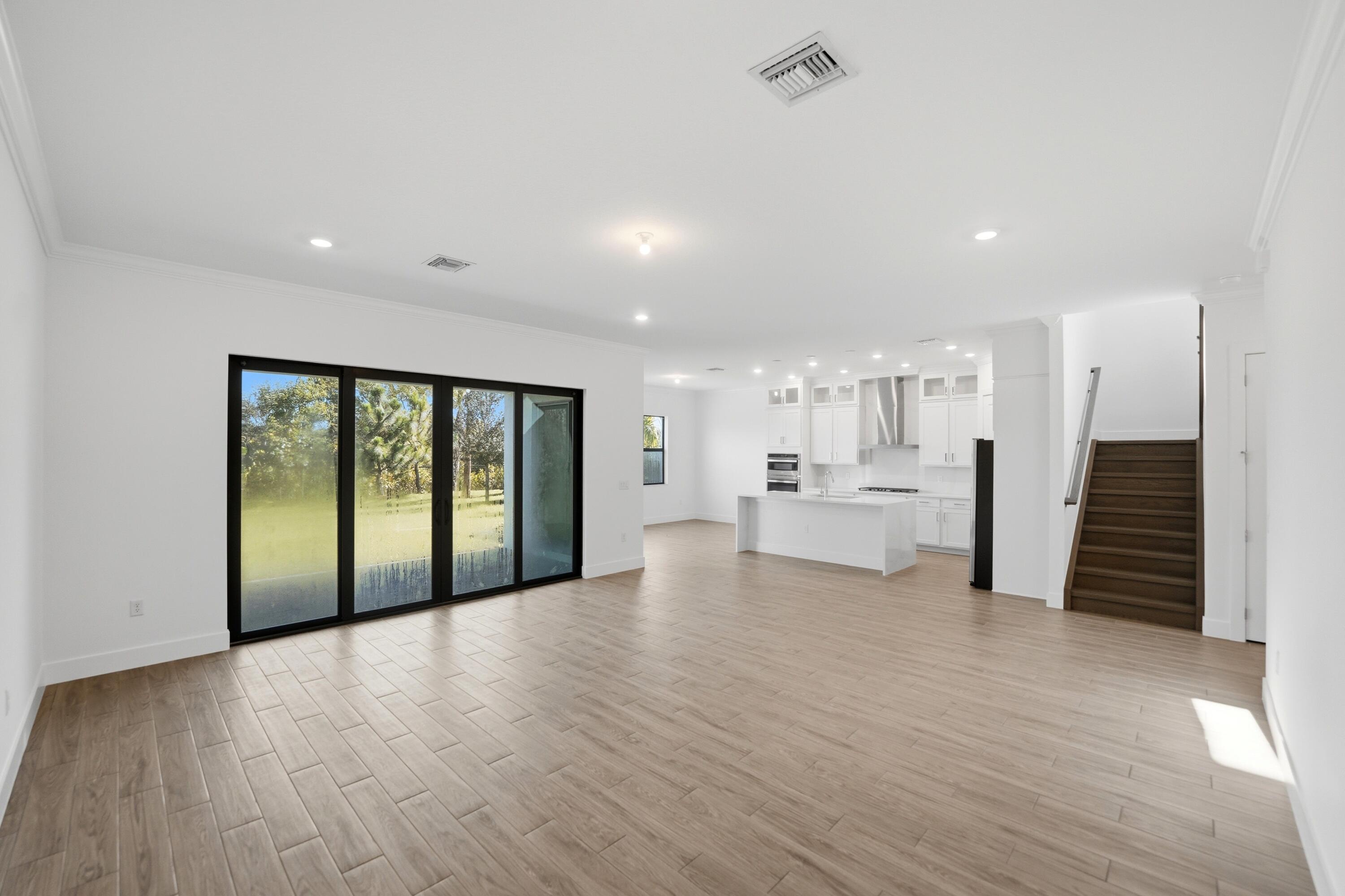 1012 Raleigh Way Property Photo 11