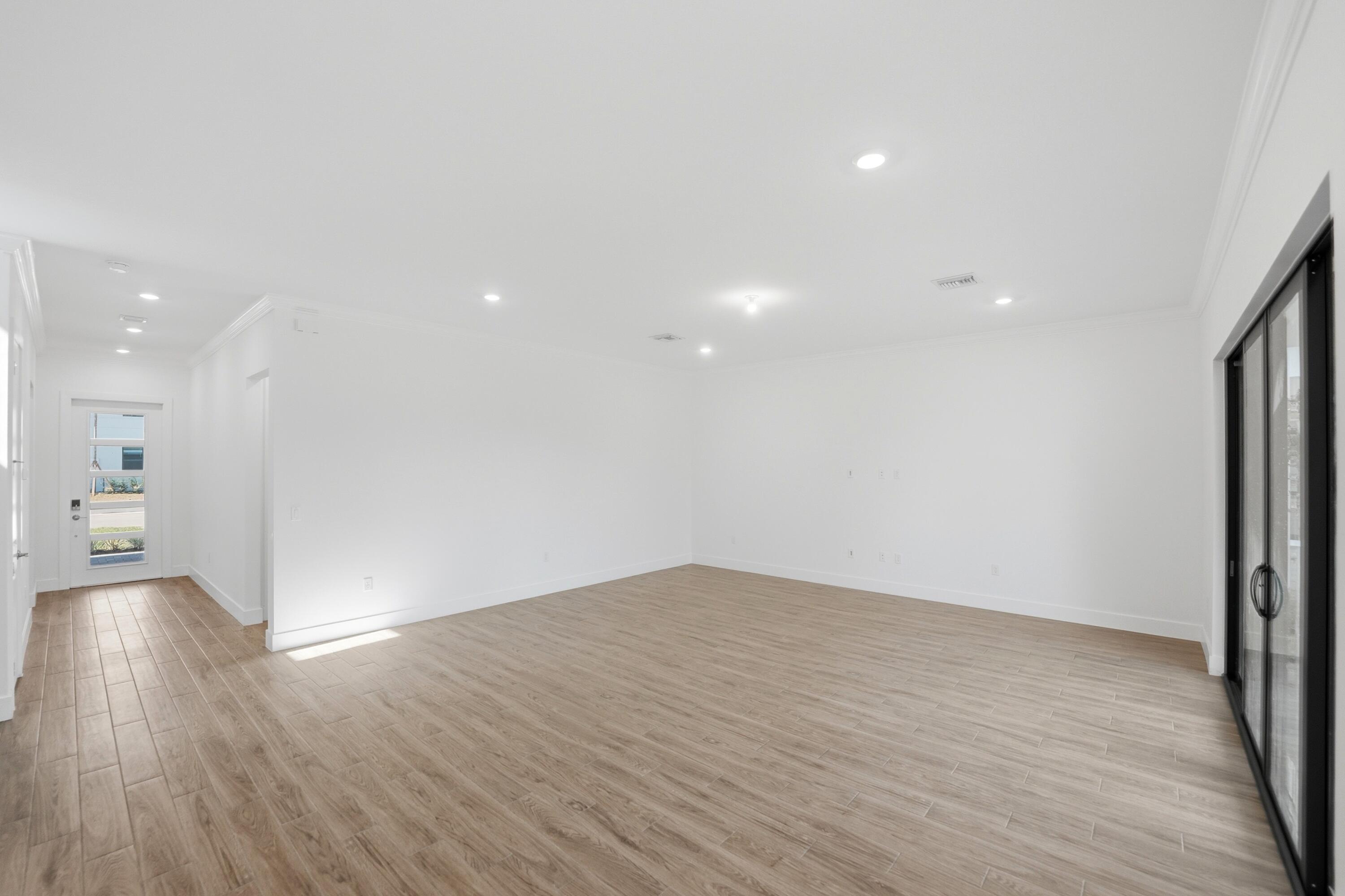 1012 Raleigh Way Property Photo 13