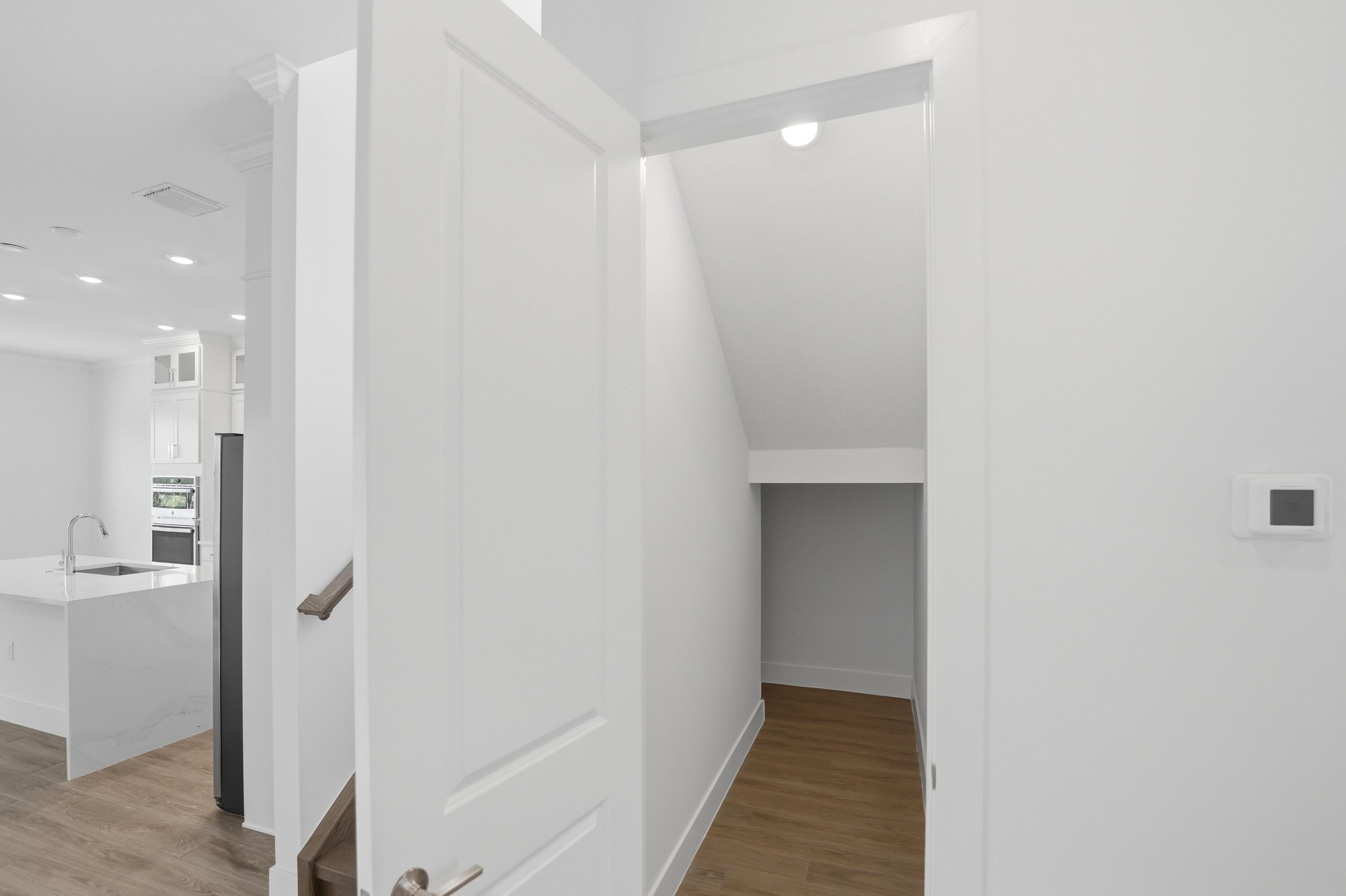 1012 Raleigh Way Property Photo 26