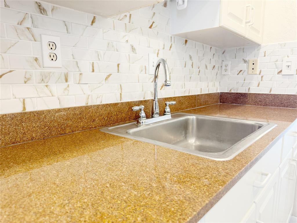 1116 Lake Terrace 214 Property Photo 6