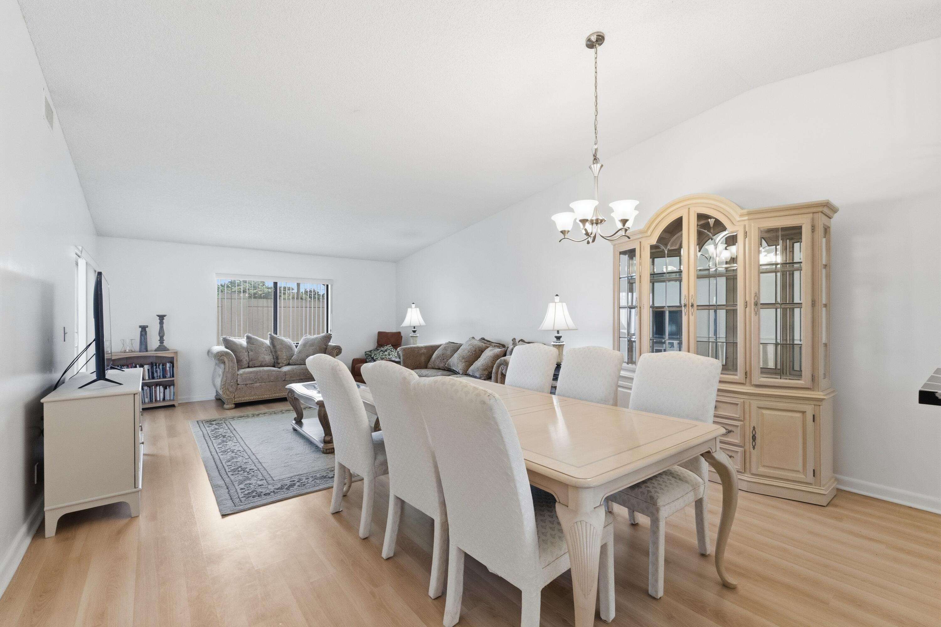 8128 Summerbreeze Lane Property Photo 7