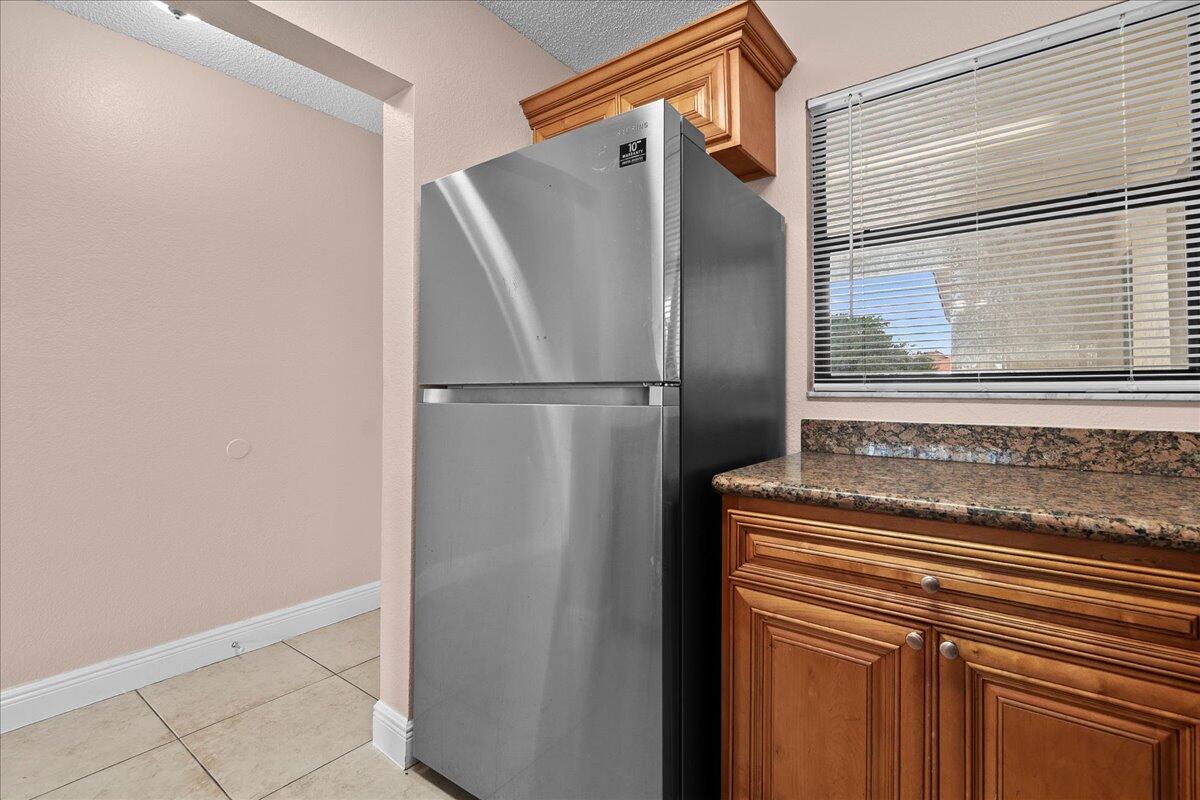 1524 Lake Crystal Drive F Property Photo 3