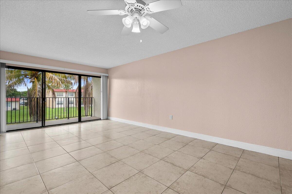 1524 Lake Crystal Drive F Property Photo 6