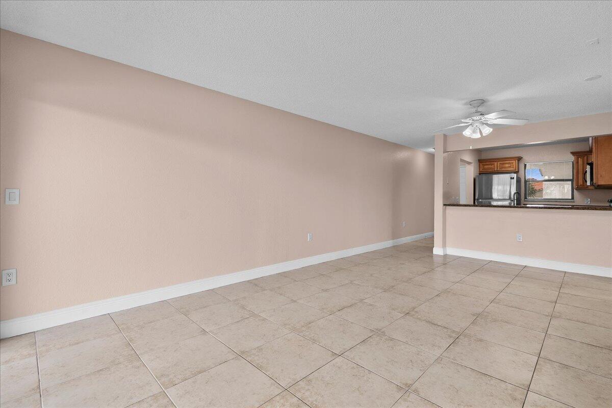 1524 Lake Crystal Drive F Property Photo 7