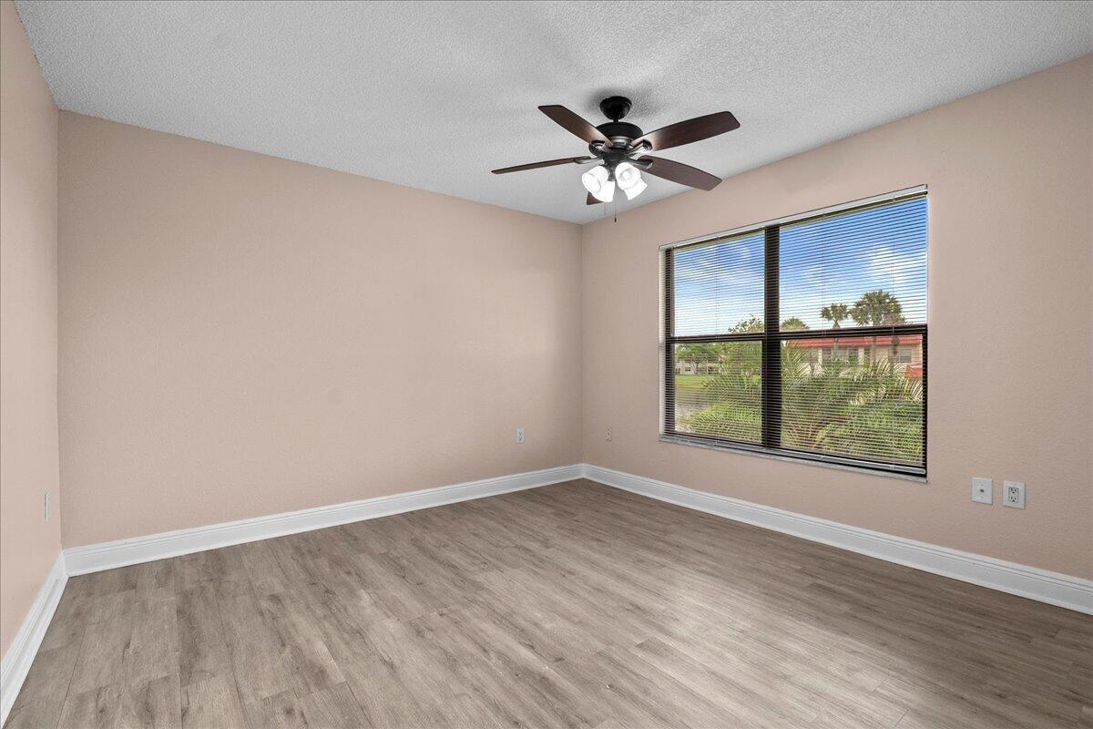 1524 Lake Crystal Drive F Property Photo 10