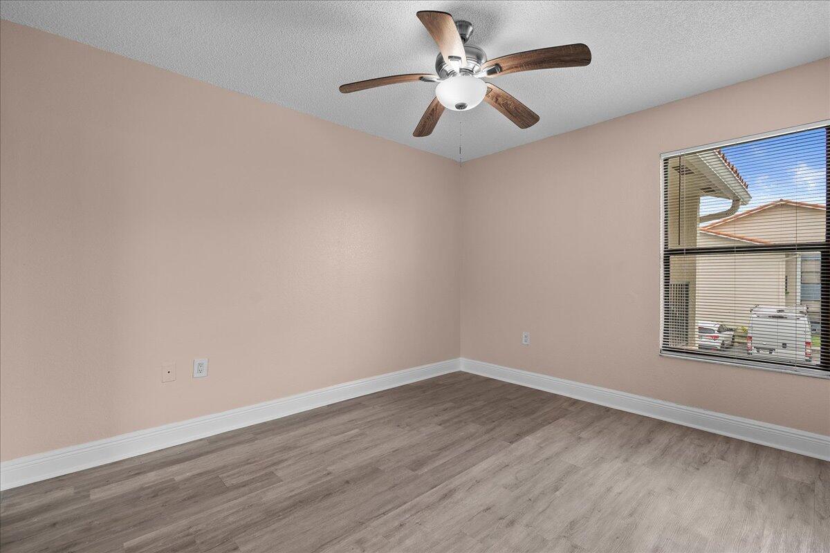 1524 Lake Crystal Drive F Property Photo 13
