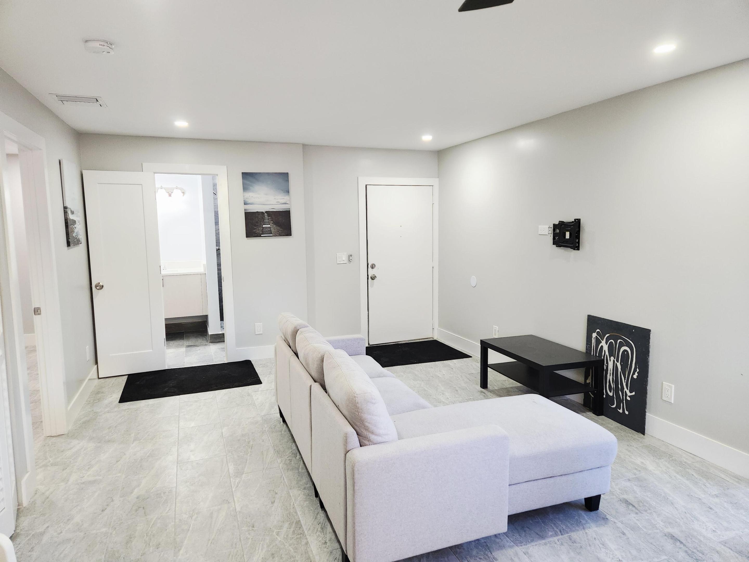 2050 Oleander Boulevard 8-109 Property Photo 2